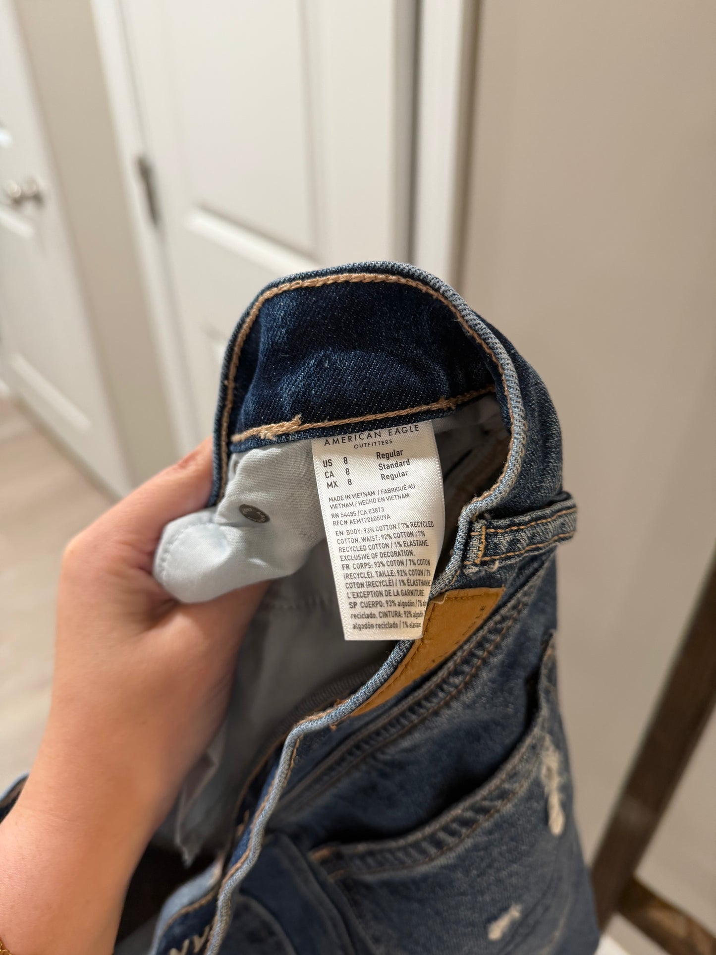 Size 8 American Eagle Distressed Low Rise Skater Jeans