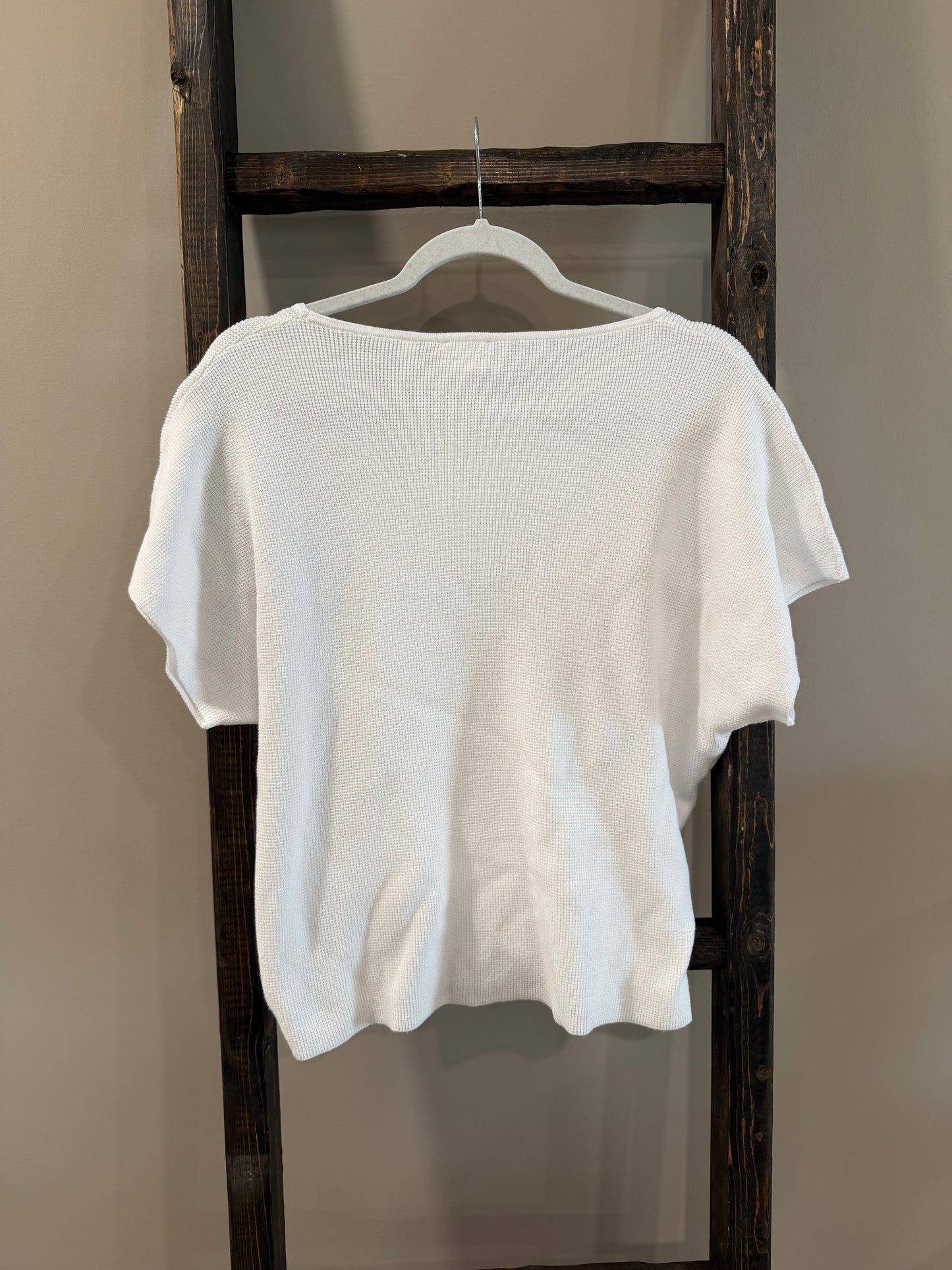 Size Medium Cyrus White Short Sleeve Sweater Top
