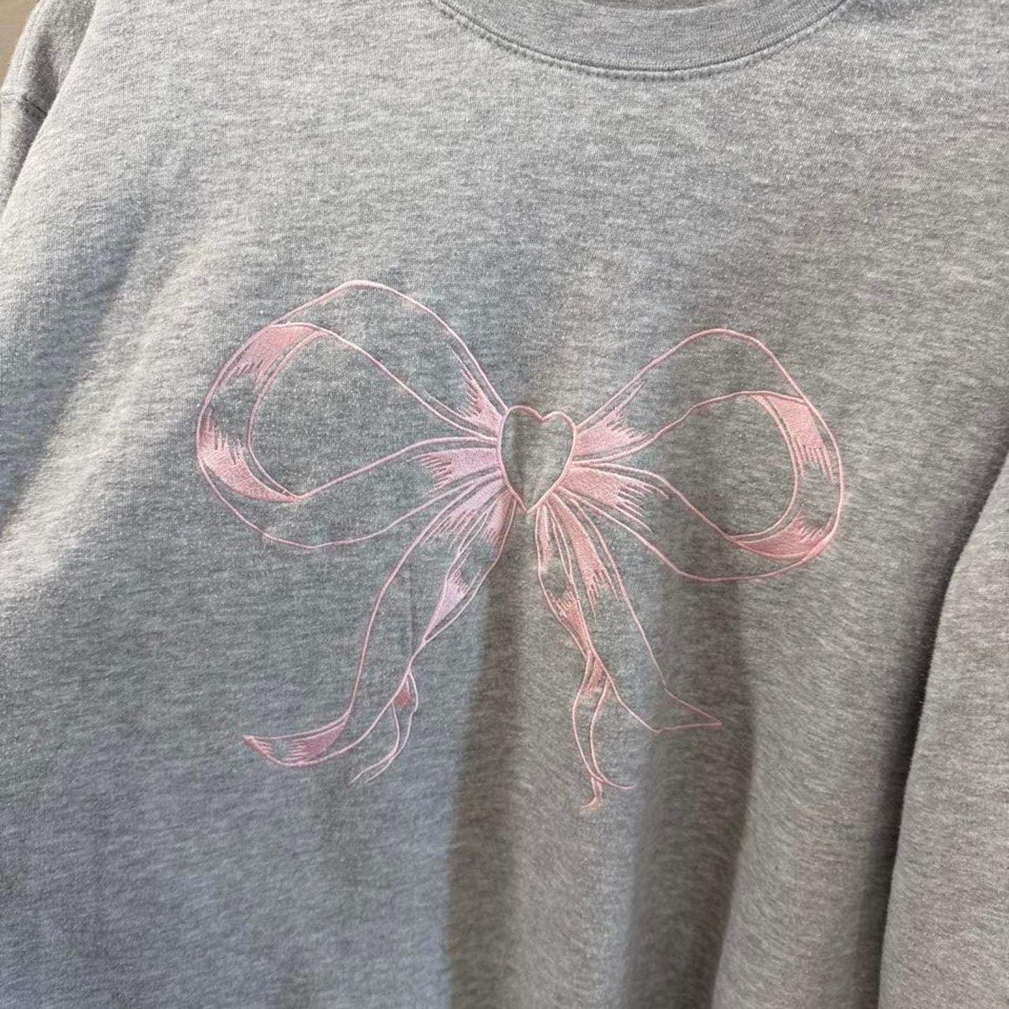 Size Large Persaya Embroidered Bow Oversized Crewneck