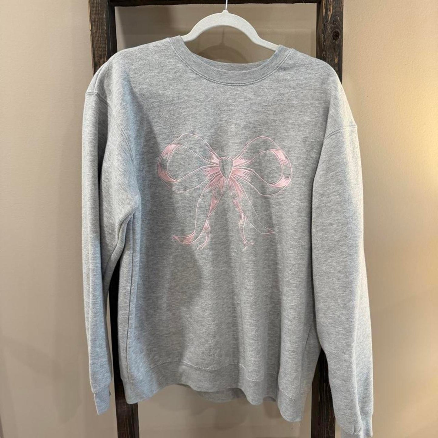 Size Large Persaya Embroidered Bow Oversized Crewneck