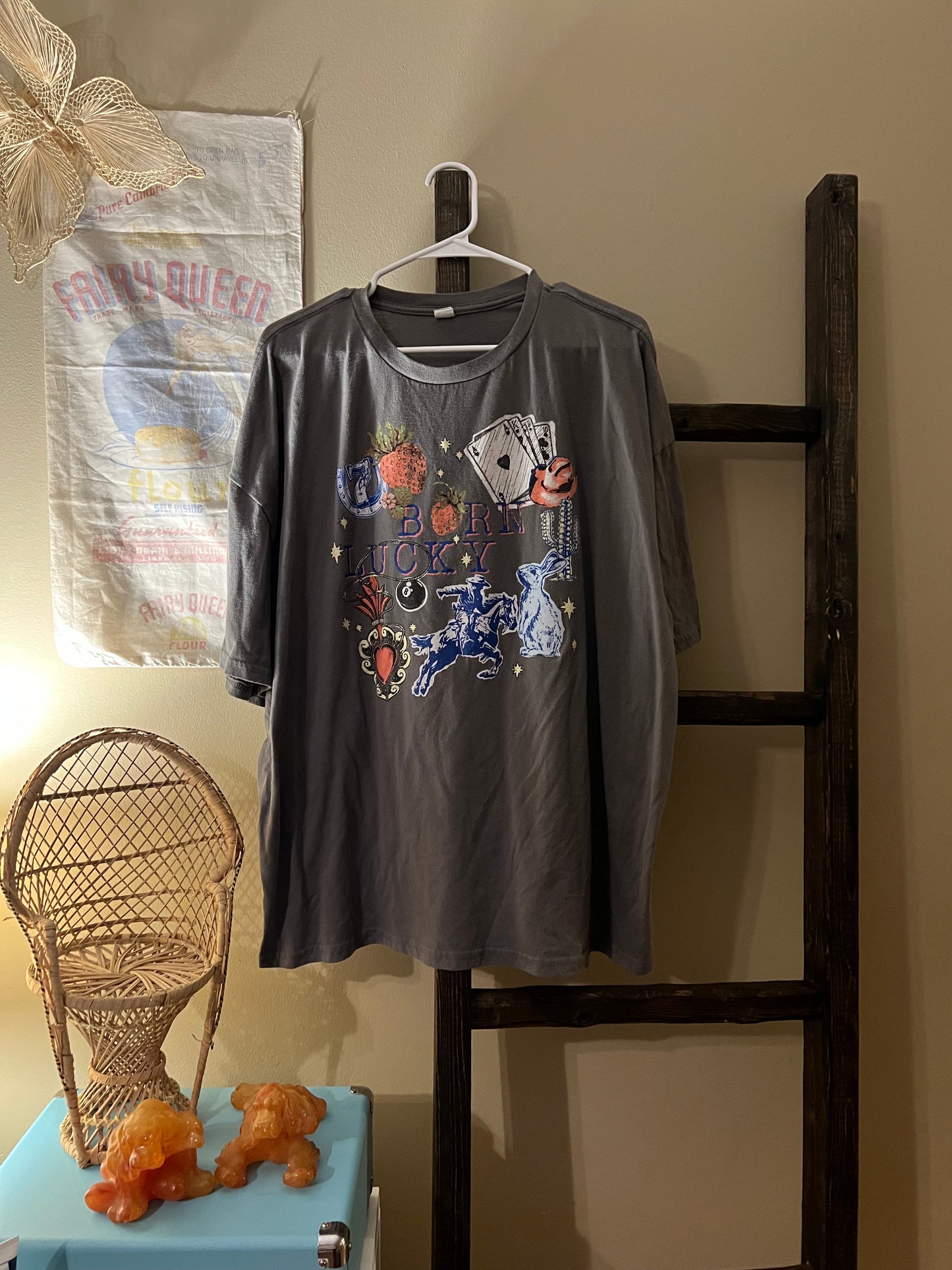 Size XXL Born Lucky Graphic Tee