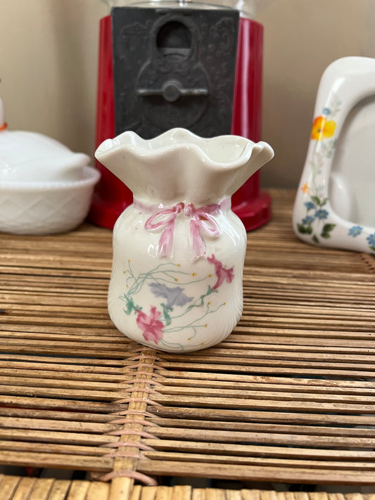 Takahski Mini Bow Vase