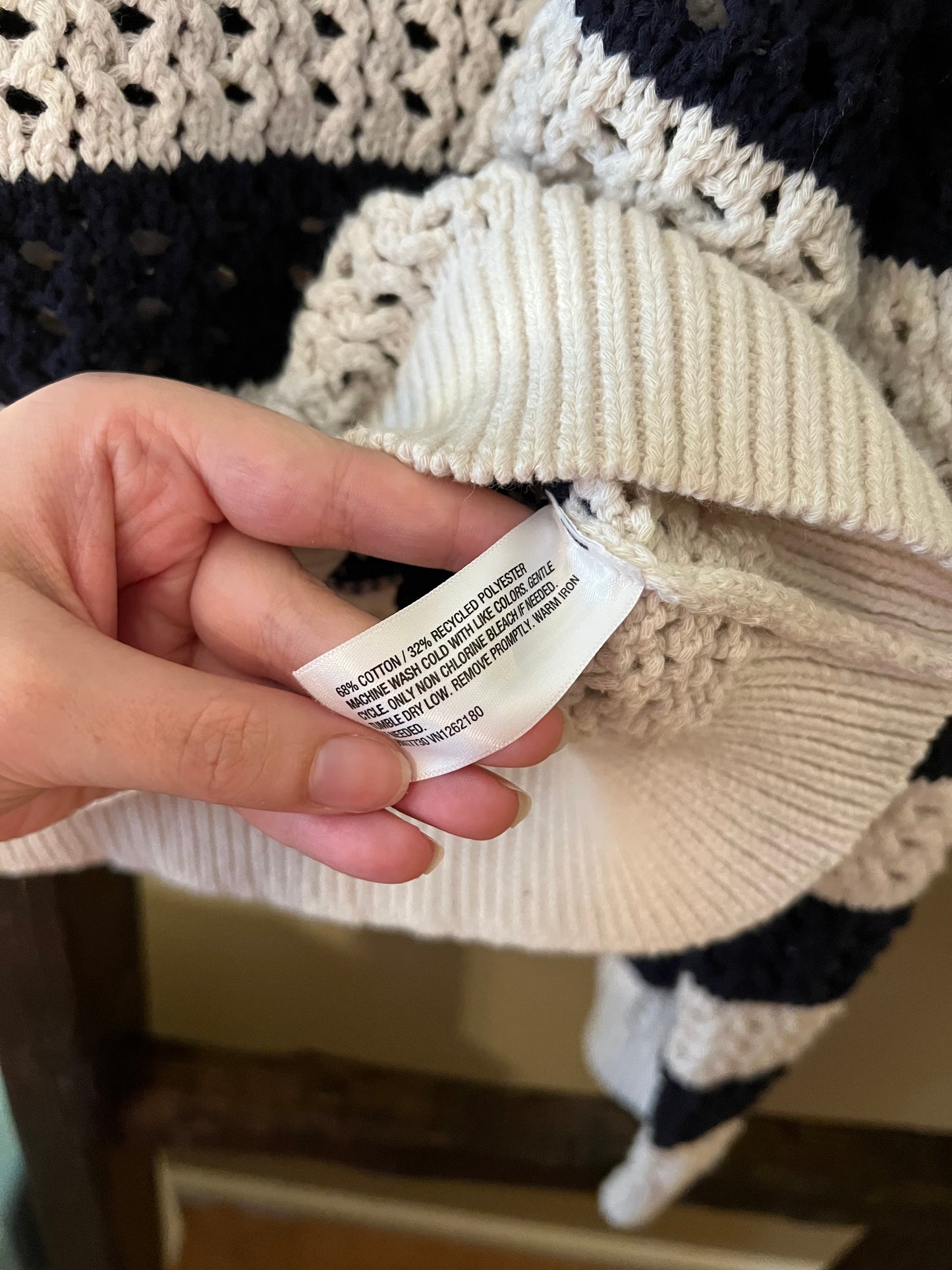 Size Large Universal Thread Navy & White Striped Sweater
