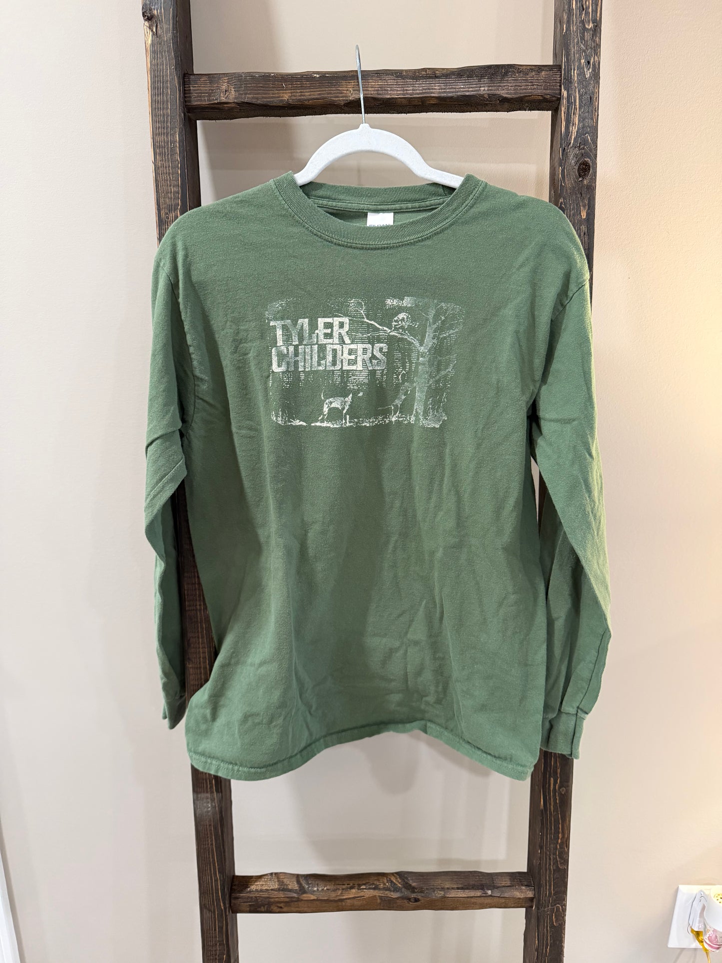 Size Medium Tyler Childers Long Sleeve Graphic Top