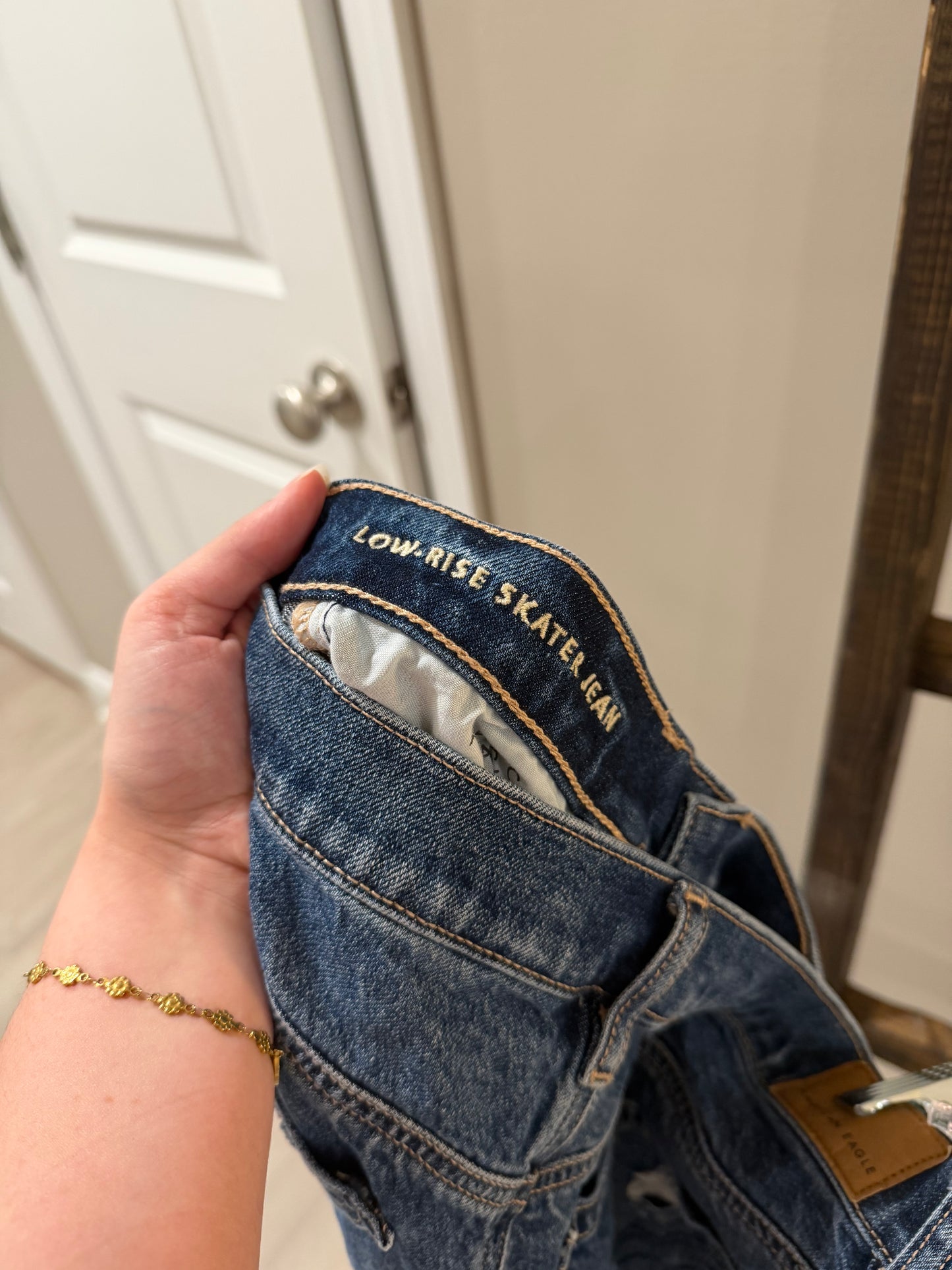 Size 8 American Eagle Distressed Low Rise Skater Jeans