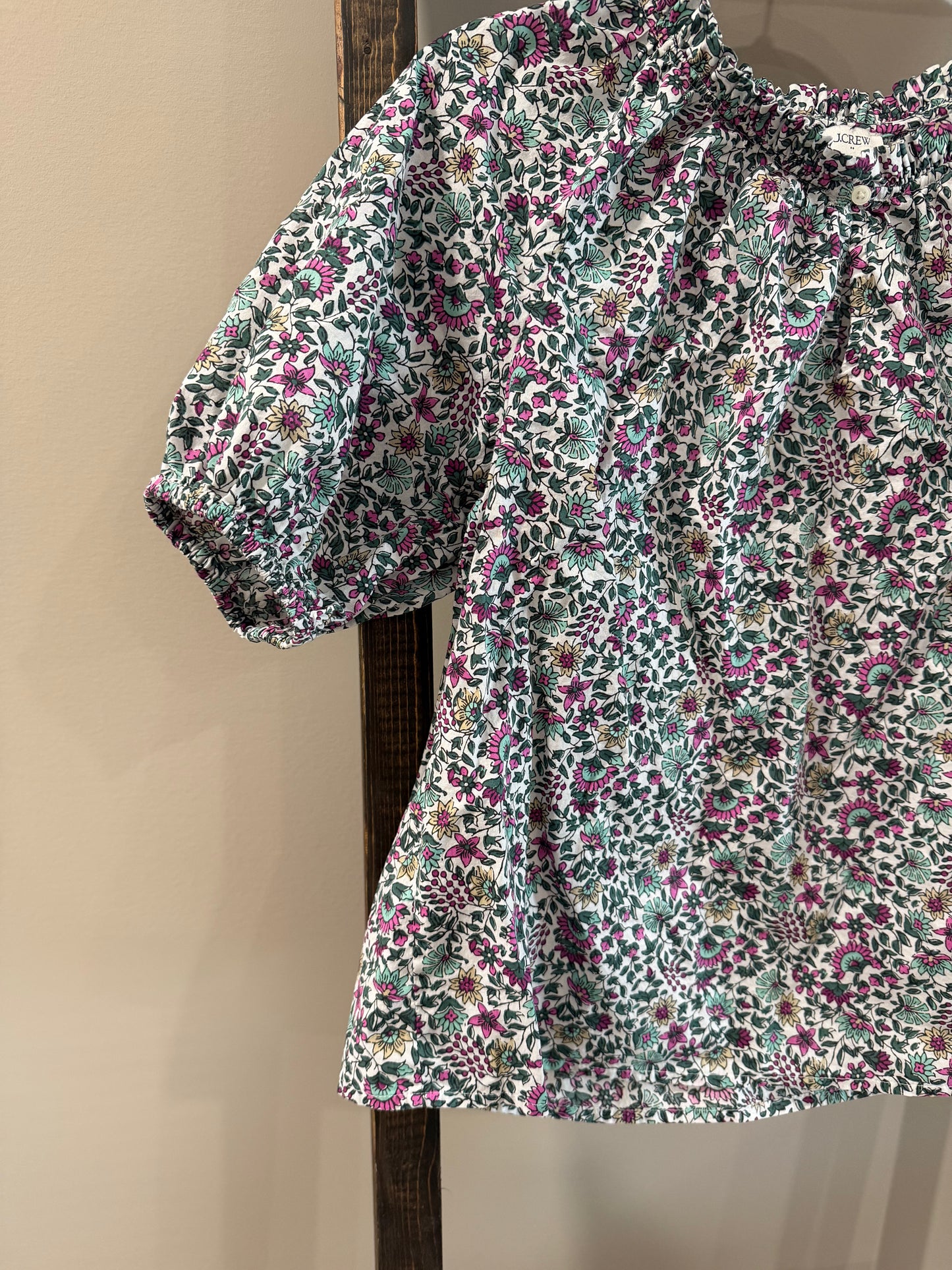 Size Small J Crew Floral Puff Sleeve Split Neck Top