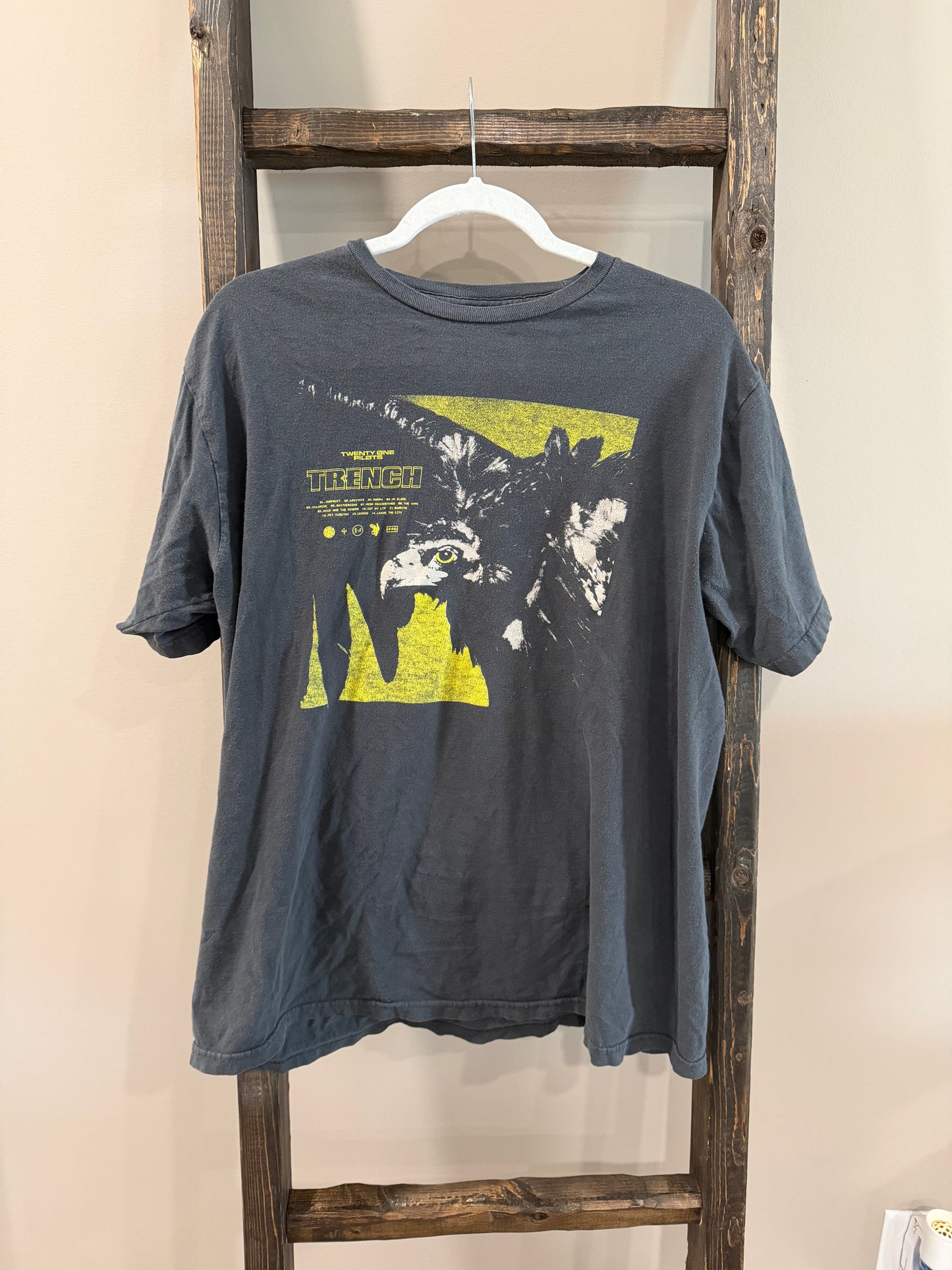 Size XL Bay Island Sportswear Twenty One Pilots Trench Concert Merch Tee