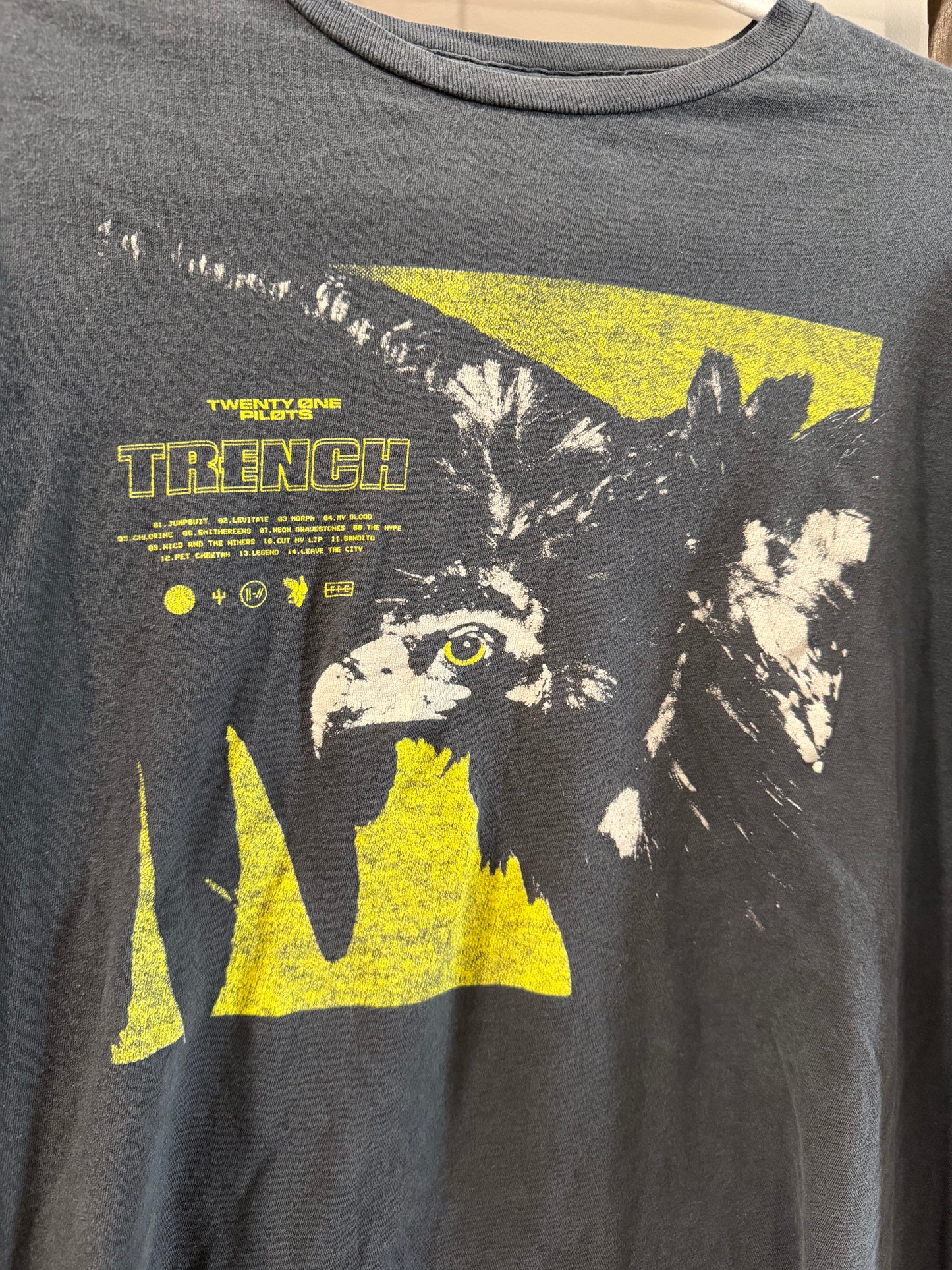 Size XL Bay Island Sportswear Twenty One Pilots Trench Concert Merch Tee