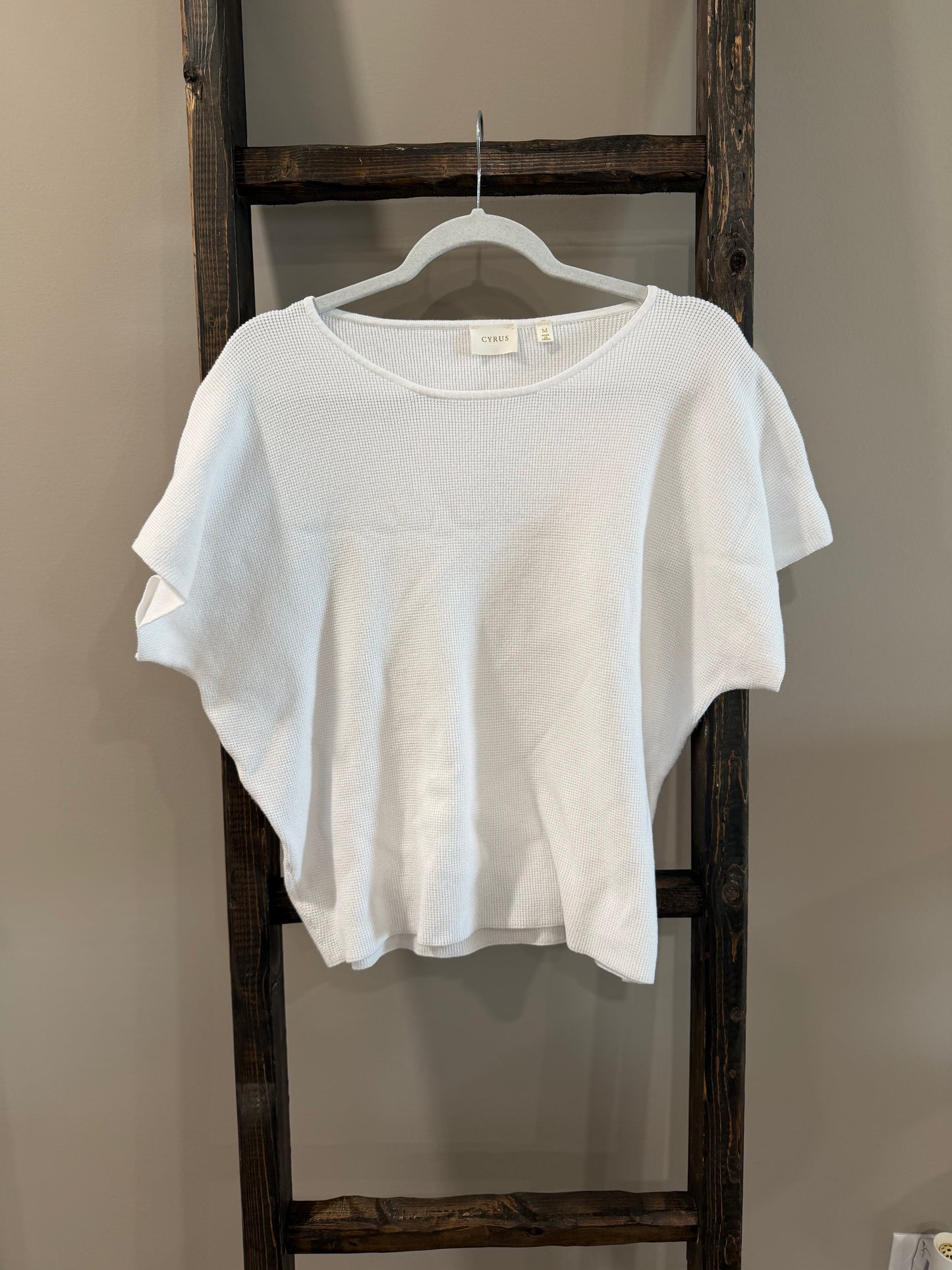 Size Medium Cyrus White Short Sleeve Sweater Top