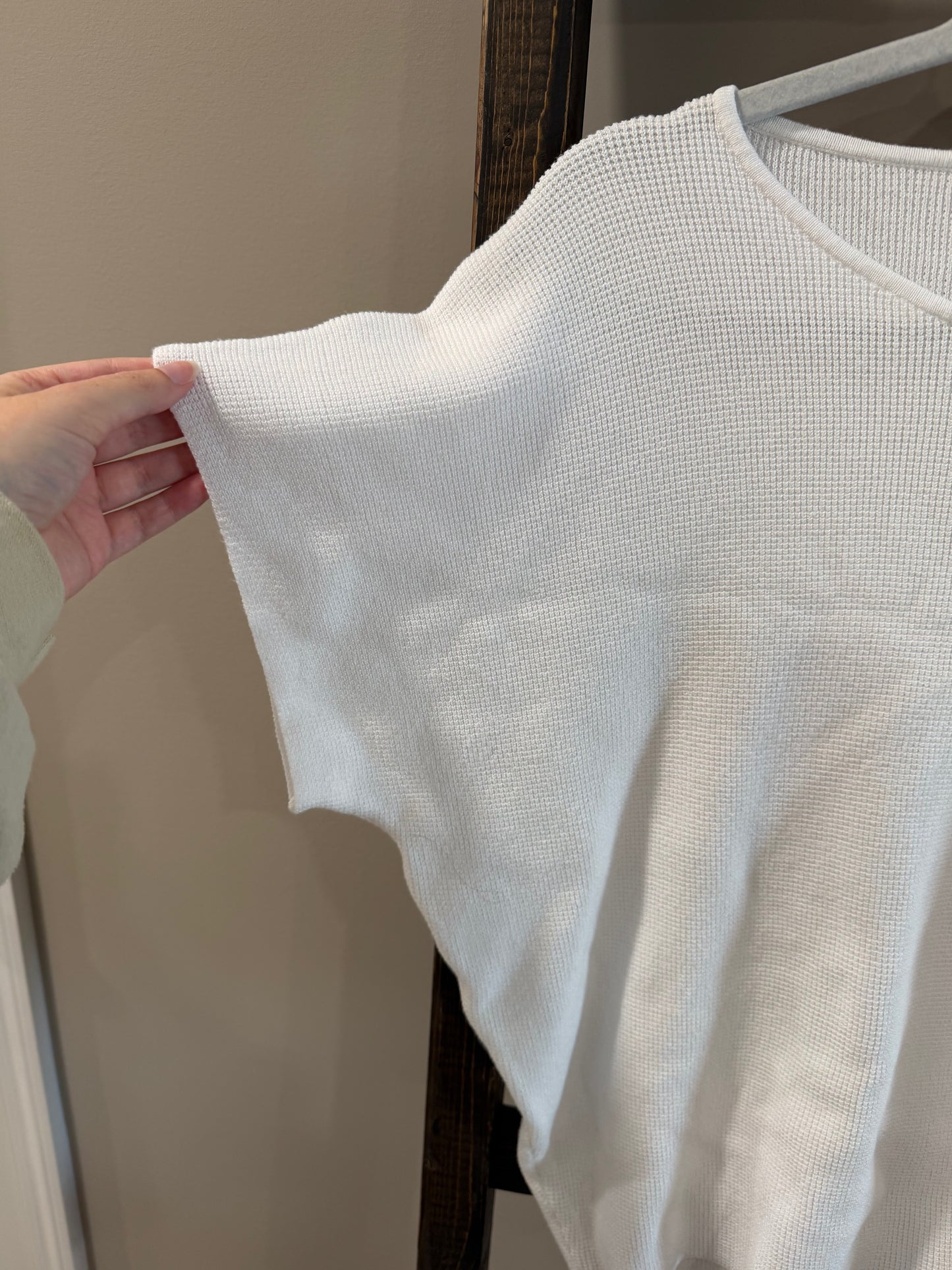 Size Medium Cyrus White Short Sleeve Sweater Top