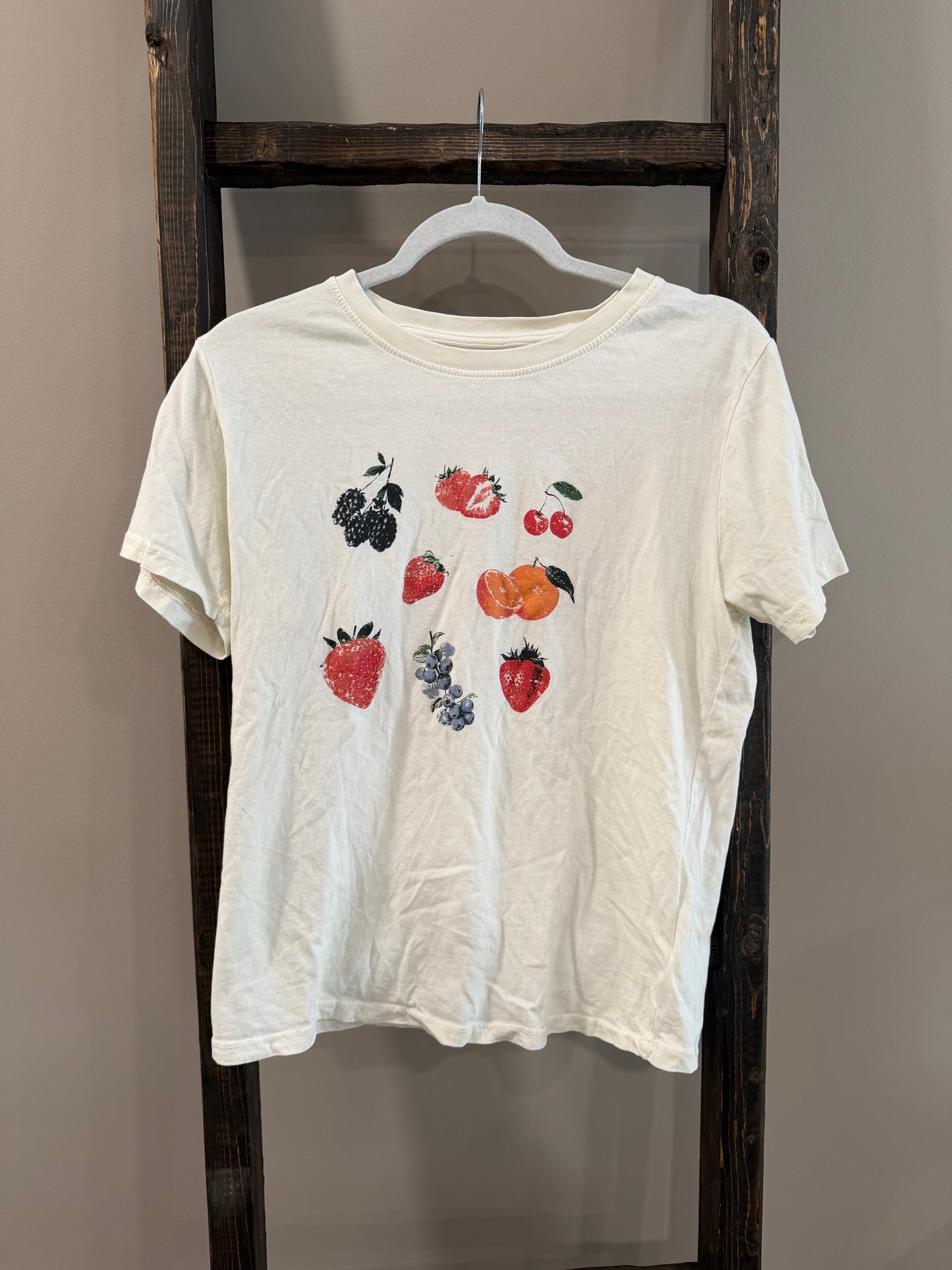 Size Large C&C California Cream Fruit Graphic Tee