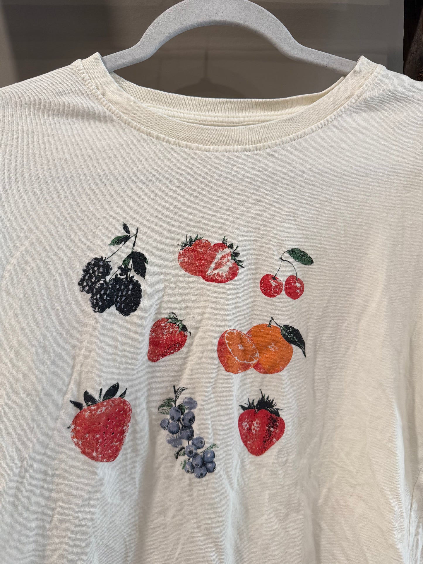 Size Large C&C California Cream Fruit Graphic Tee