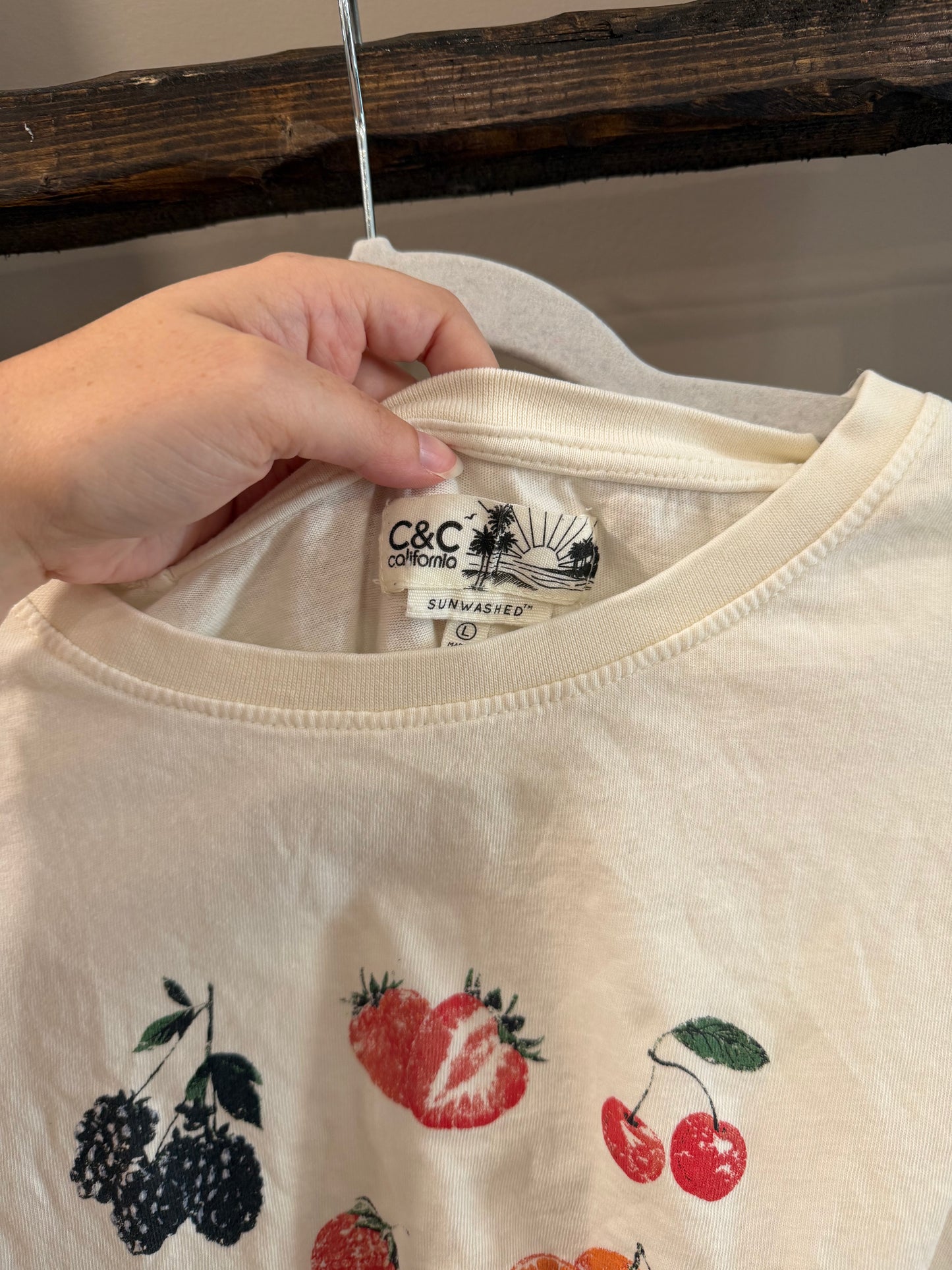Size Large C&C California Cream Fruit Graphic Tee