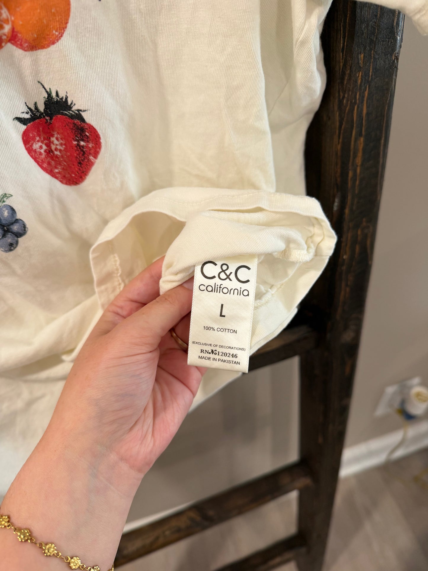Size Large C&C California Cream Fruit Graphic Tee