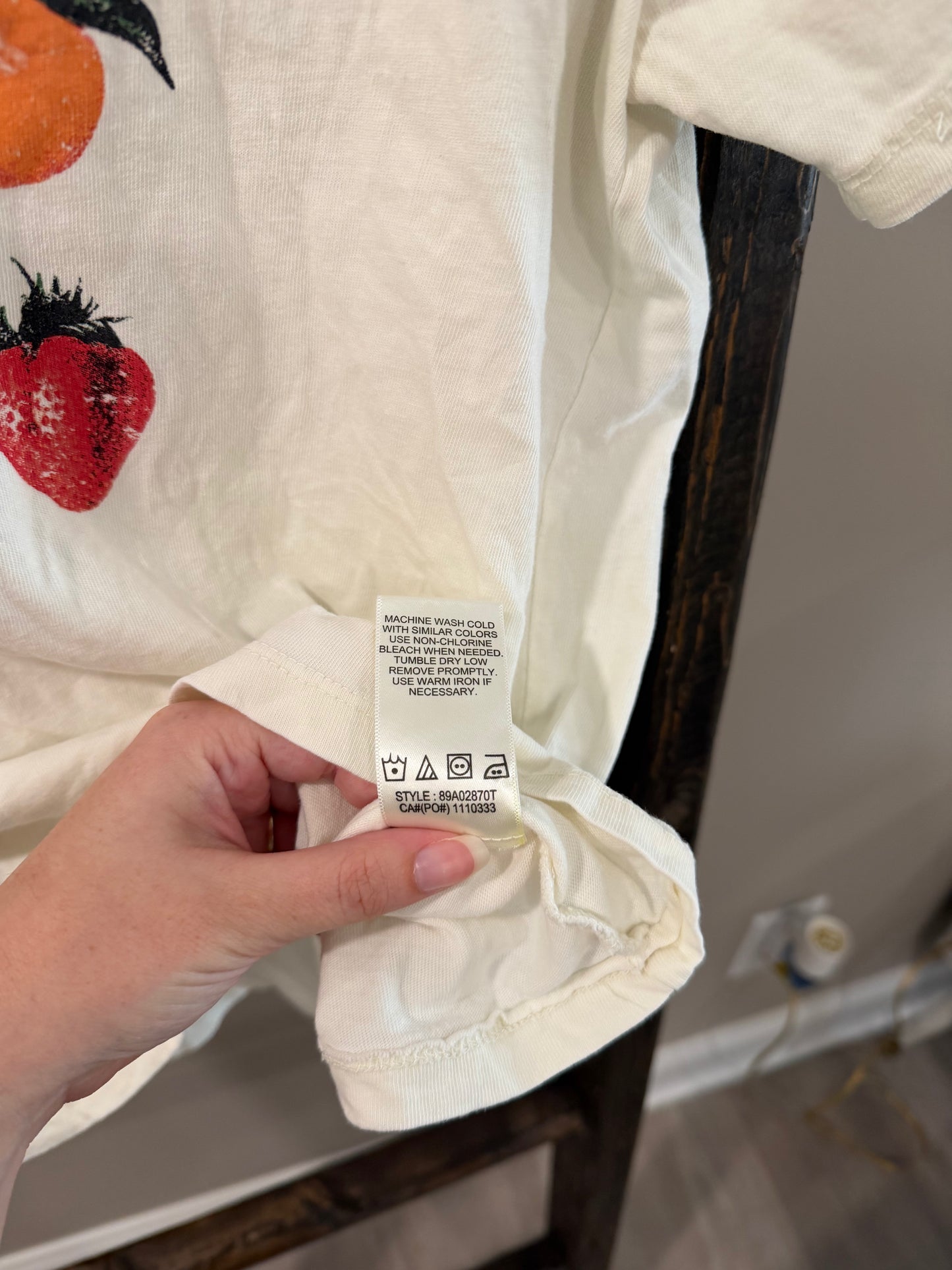 Size Large C&C California Cream Fruit Graphic Tee