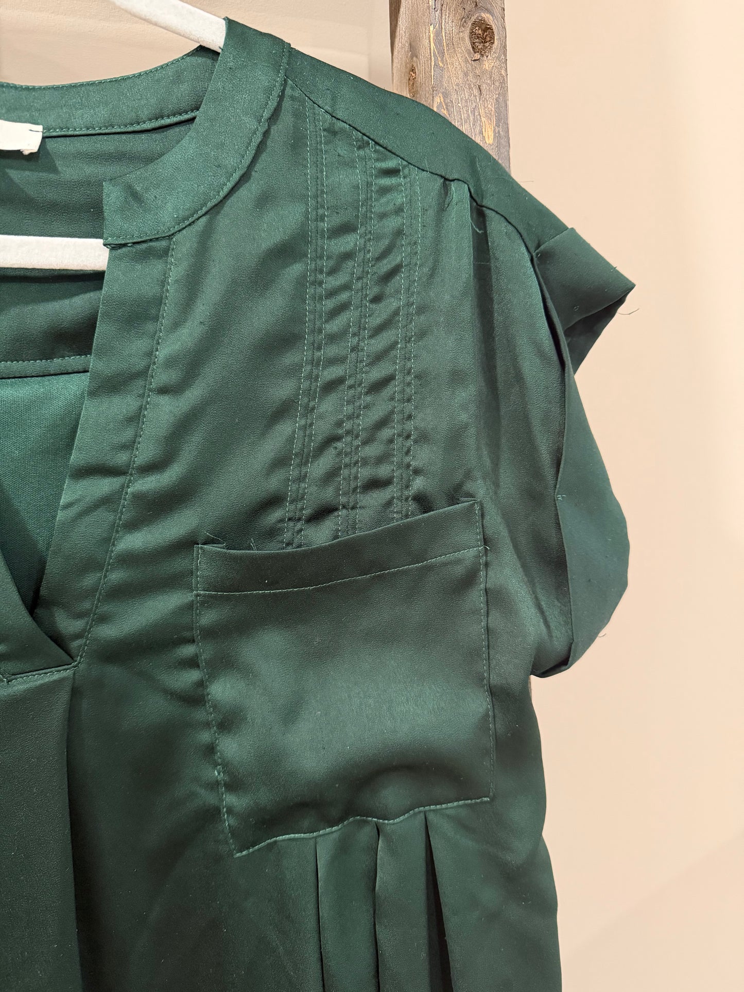 Size Small Entro Emerald Green Shift Dress With Front Pleated Pockets