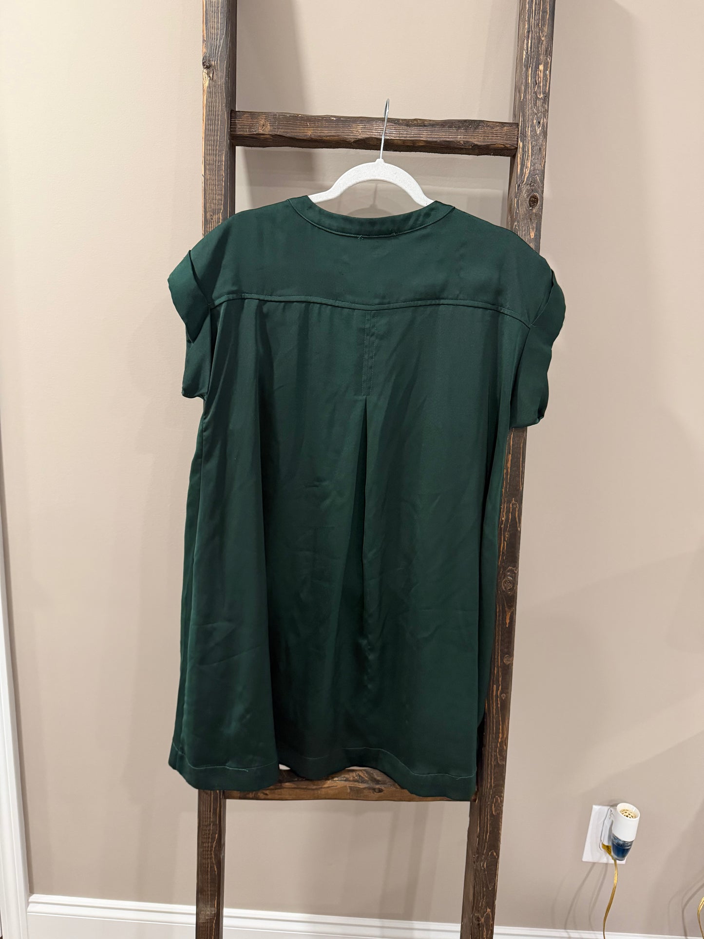 Size Small Entro Emerald Green Shift Dress With Front Pleated Pockets
