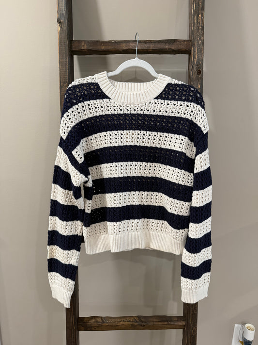 Size Large NWT Universal Thread Openwork Knitted Sweater