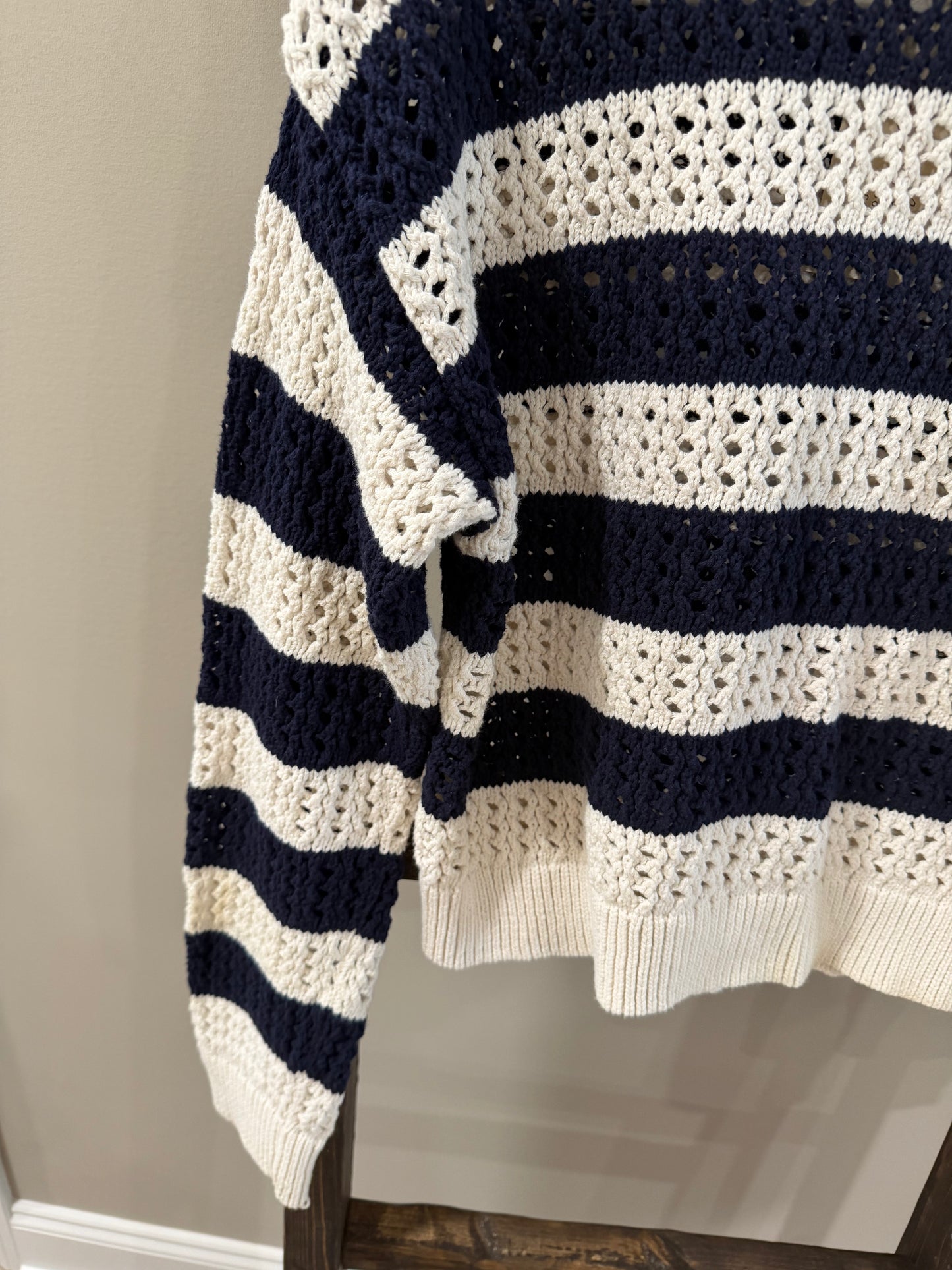 Size Large NWT Universal Thread Openwork Knitted Sweater