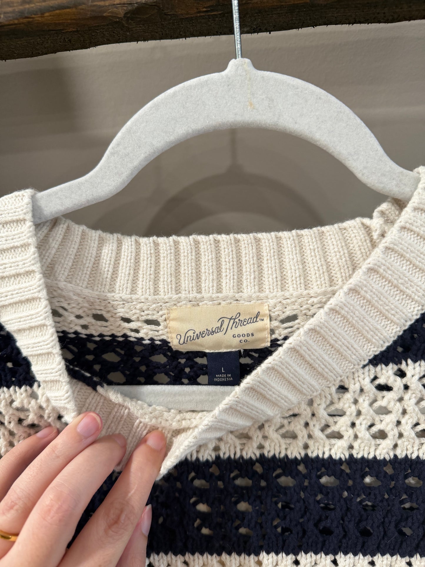 Size Large NWT Universal Thread Openwork Knitted Sweater