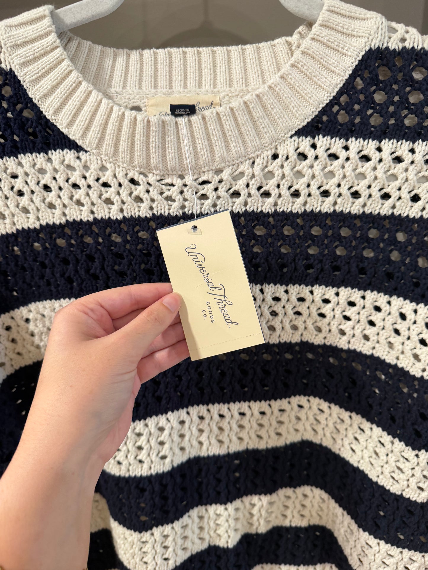 Size Large NWT Universal Thread Openwork Knitted Sweater