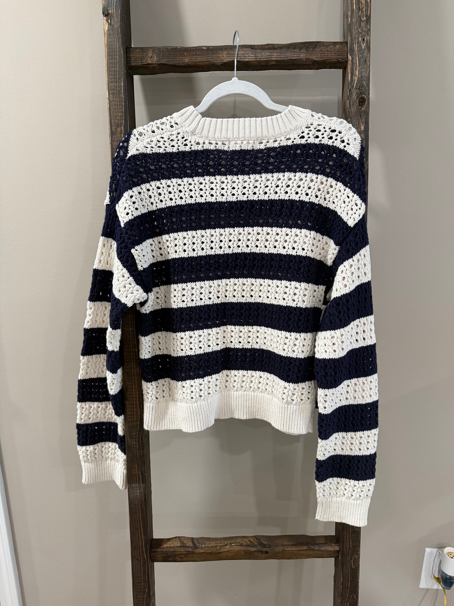 Size Large NWT Universal Thread Openwork Knitted Sweater