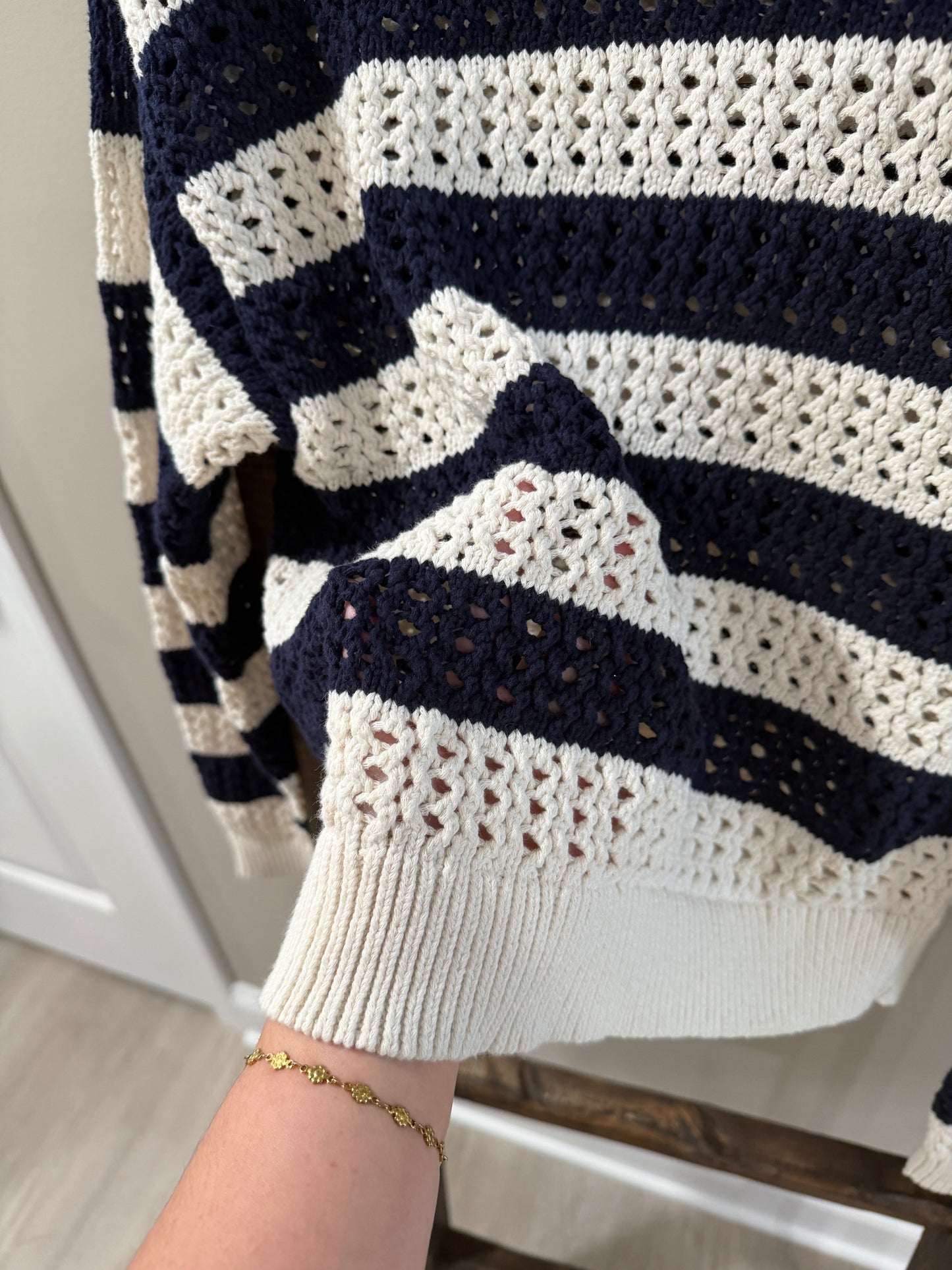 Size Large NWT Universal Thread Openwork Knitted Sweater