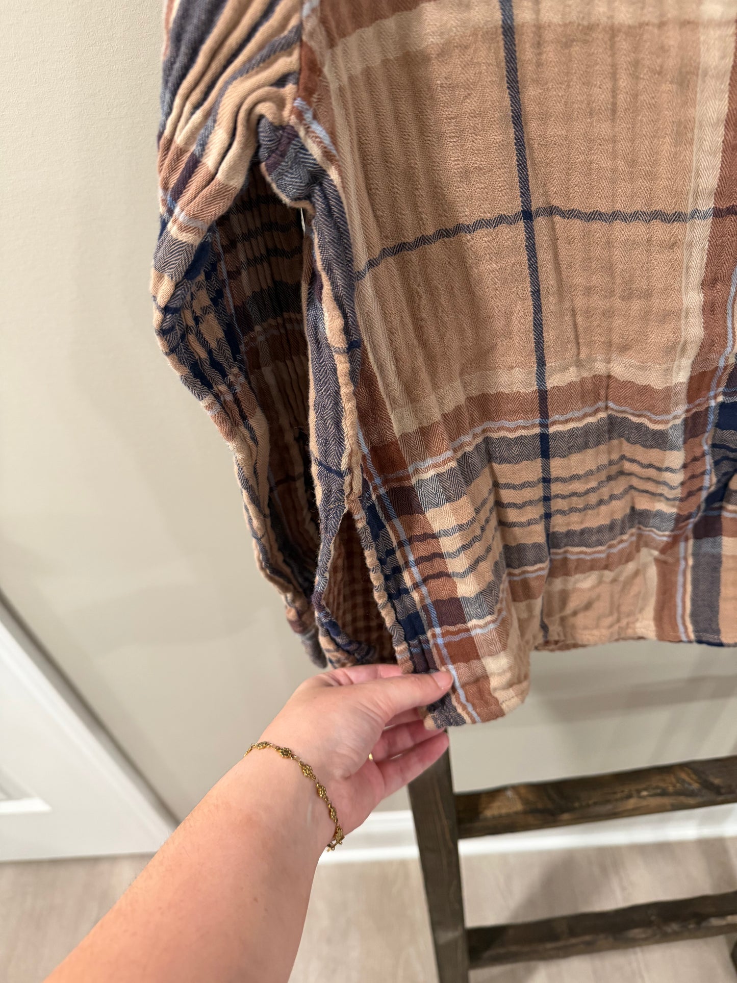 Size Medium Aerie Plaid Brown & Blue Lightweight Flannel