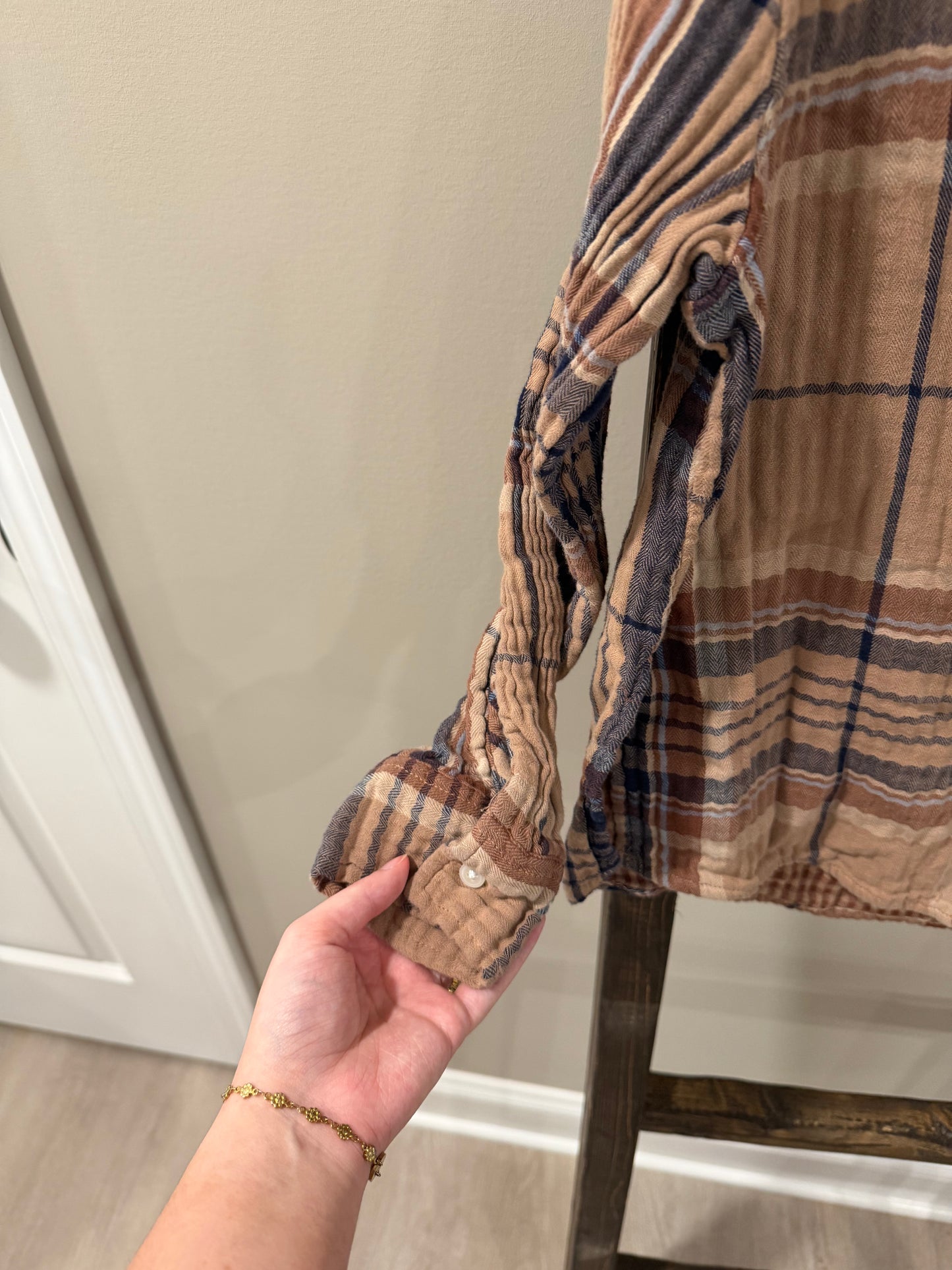 Size Medium Aerie Plaid Brown & Blue Lightweight Flannel