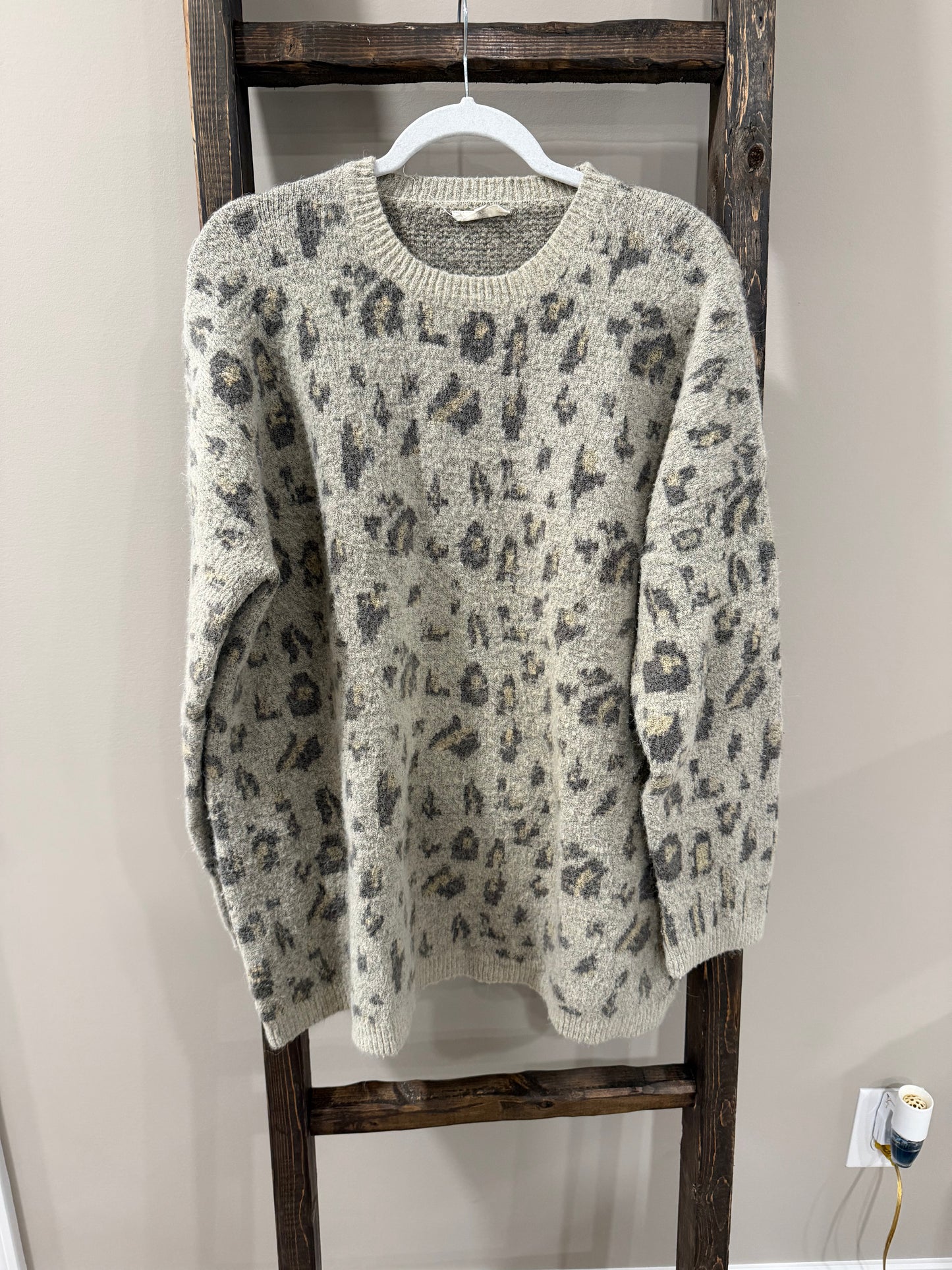 Size Medium Easel Animal Print Oversized Sweater