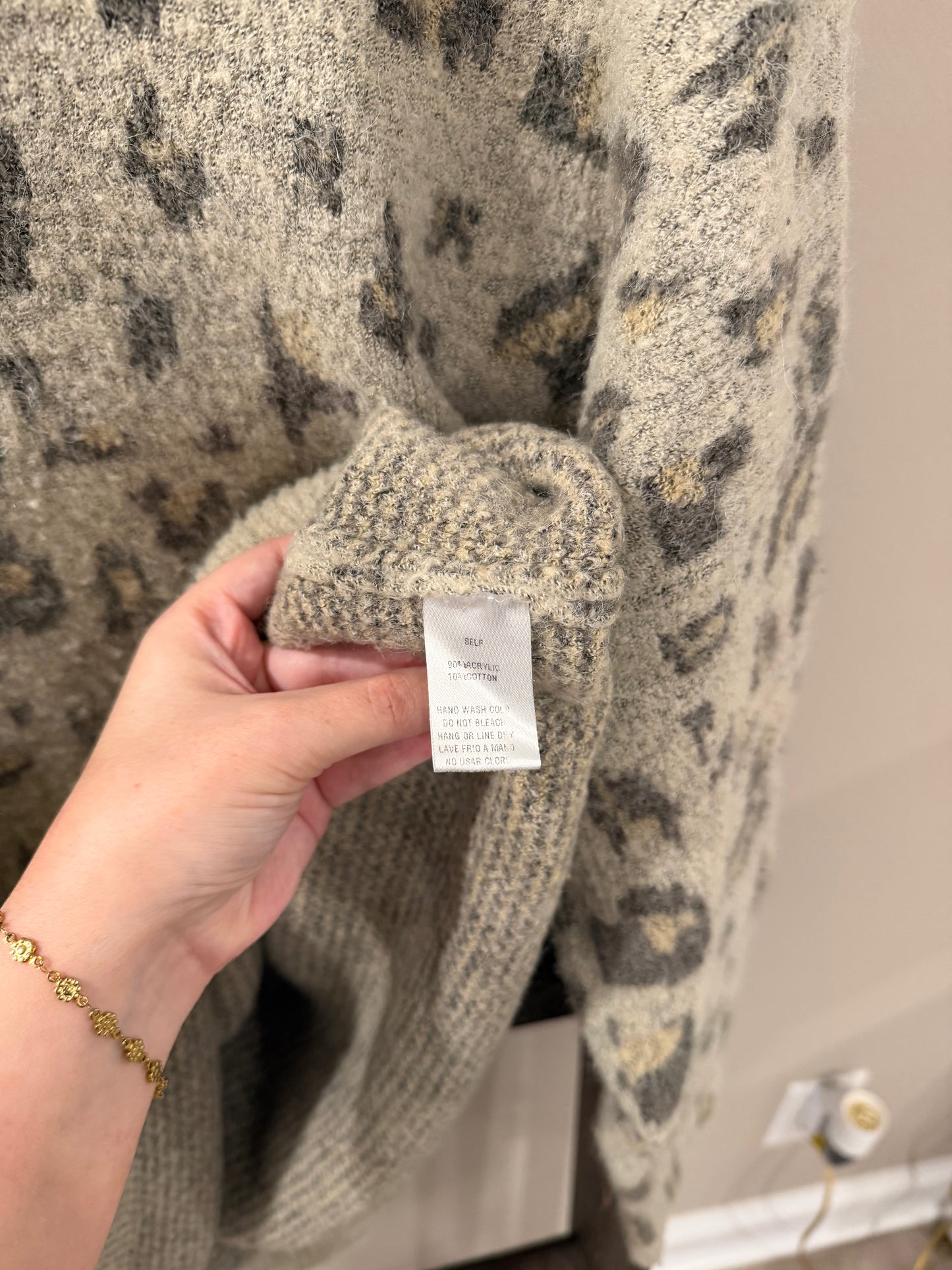 Size Medium Easel Animal Print Oversized Sweater