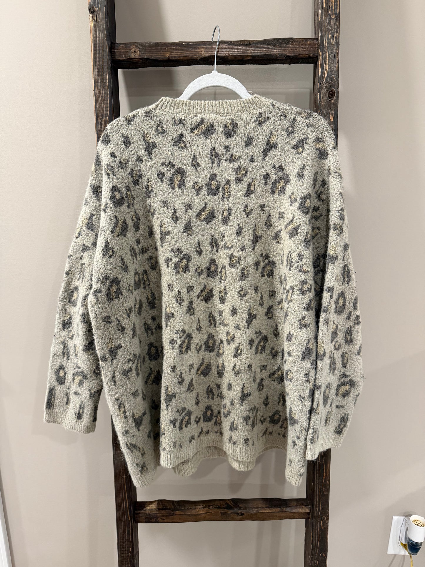 Size Medium Easel Animal Print Oversized Sweater
