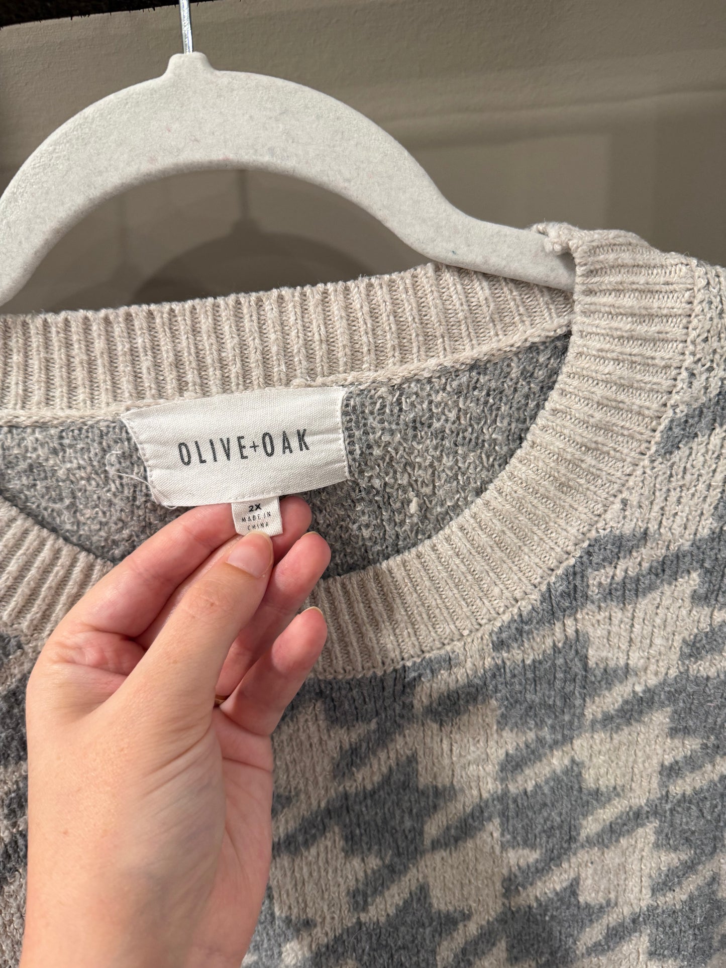 Size 2X Olive + Oak Houndstooth Crewneck Sweater