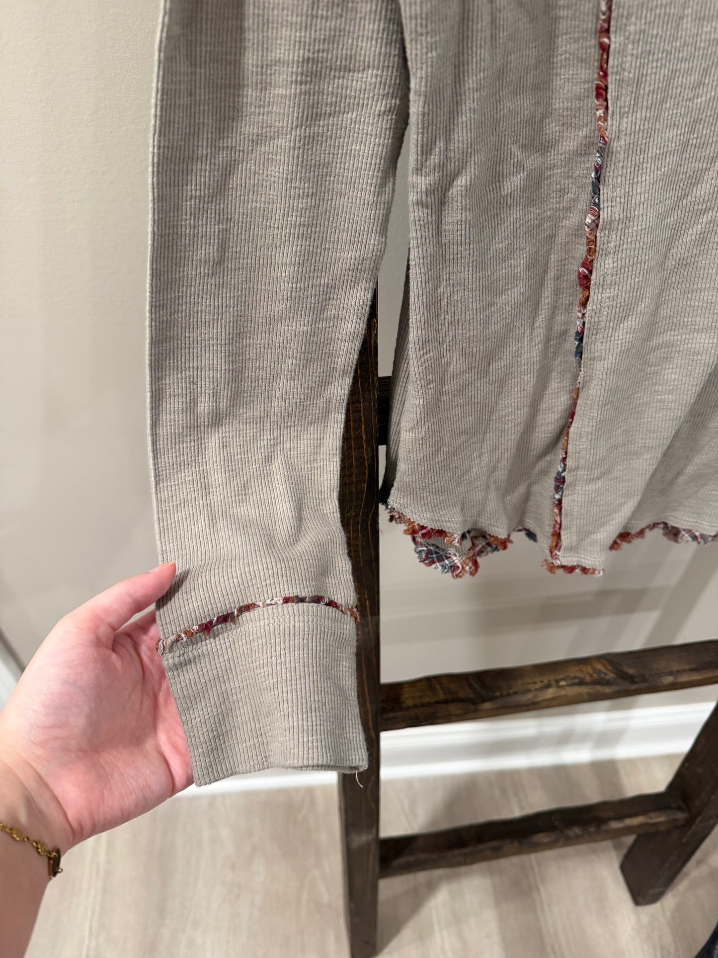 Size Medium Easel Long Sleeve Thermal Henley Top