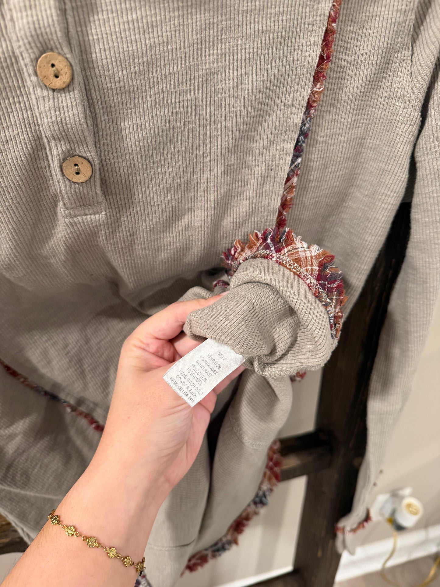 Size Medium Easel Long Sleeve Thermal Henley Top