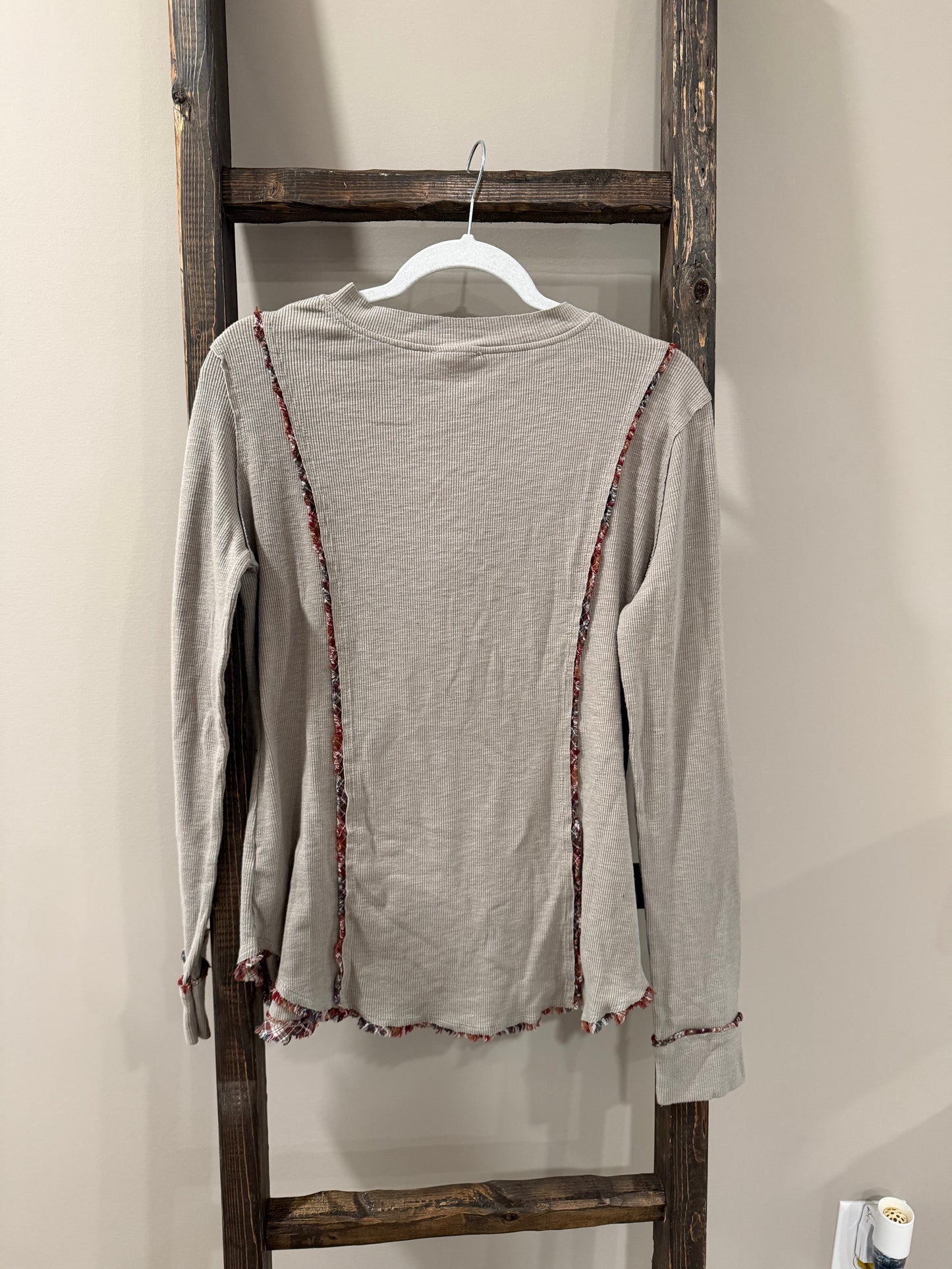 Size Medium Easel Long Sleeve Thermal Henley Top