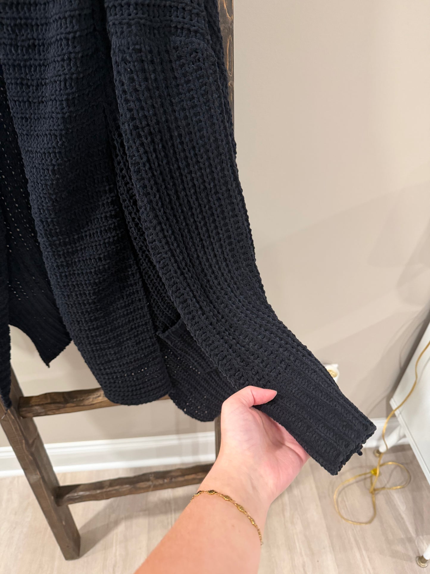 Size Medium POL Black Knit Chunky Cardigan