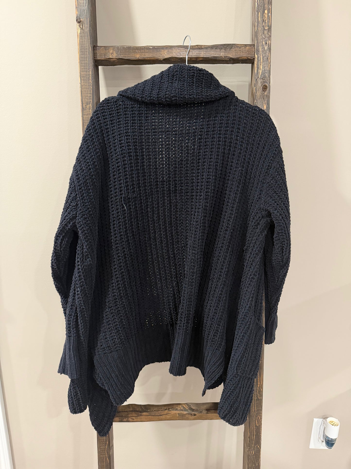 Size Medium POL Black Knit Chunky Cardigan