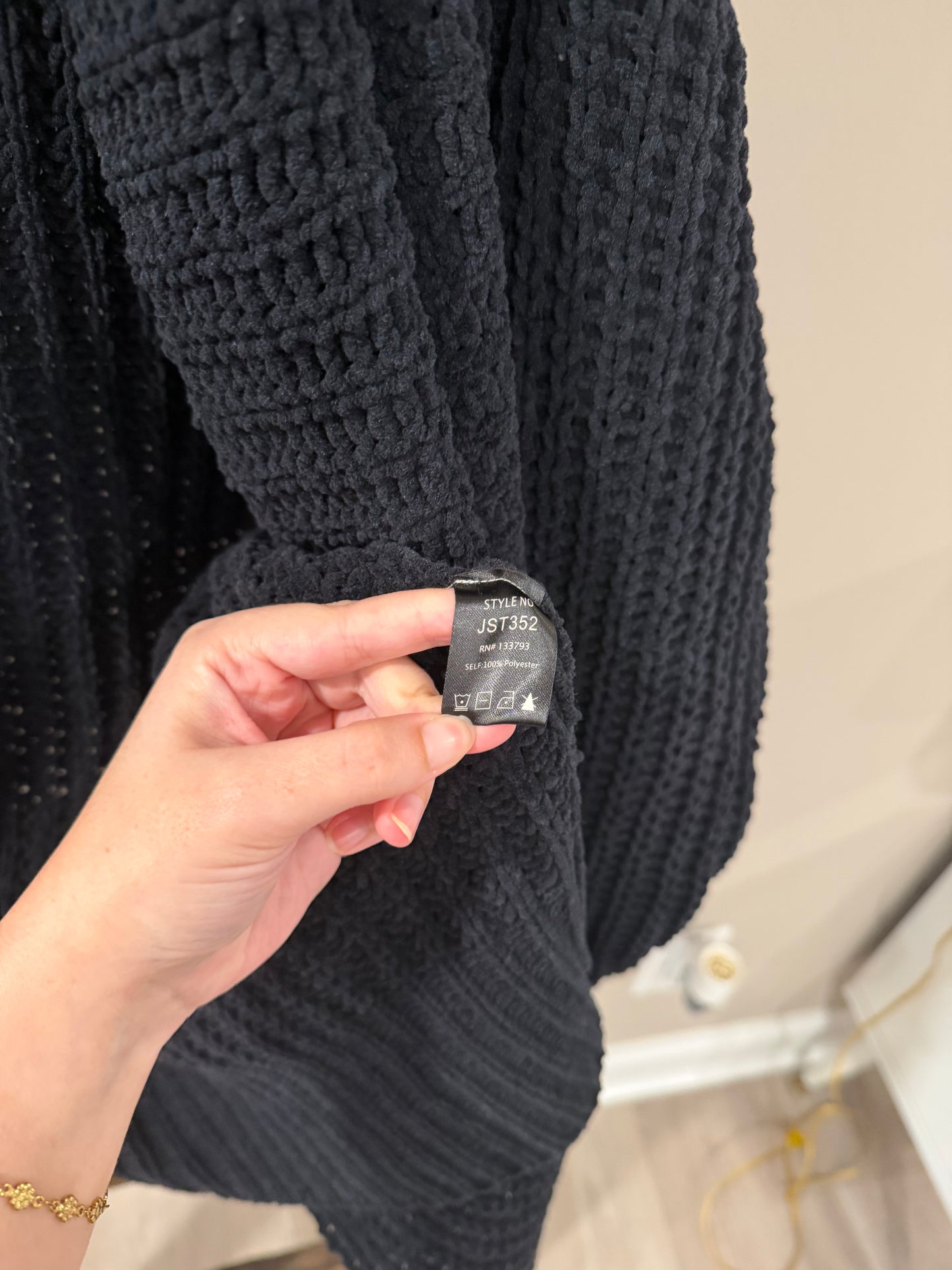 Size Medium POL Black Knit Chunky Cardigan