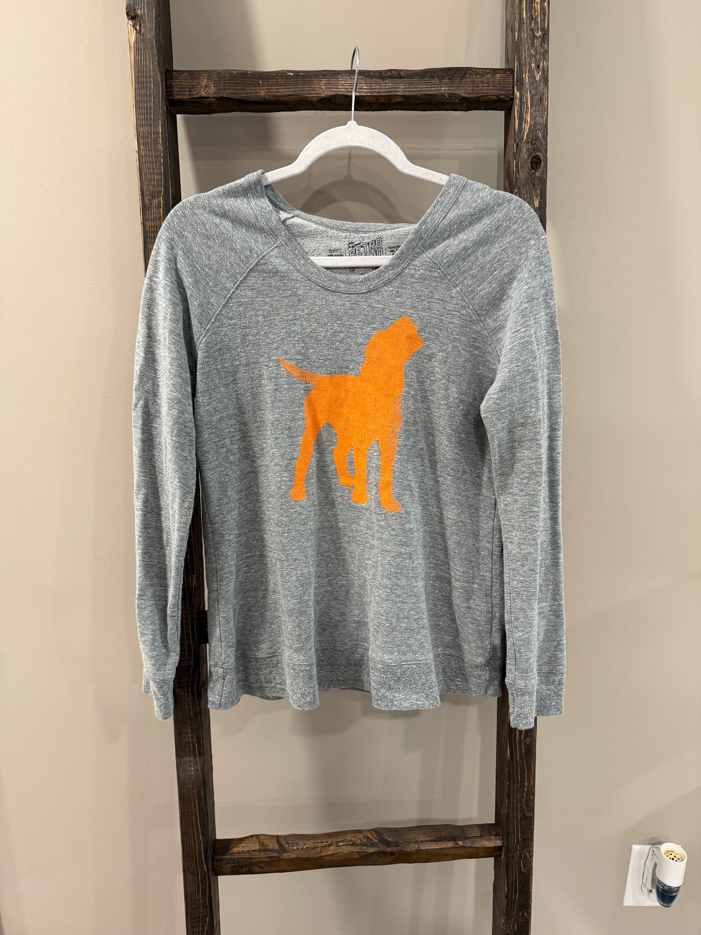 Size Medium Retro Brand Gray Long Sleeve Orange TN Smokey Silhouette Top
