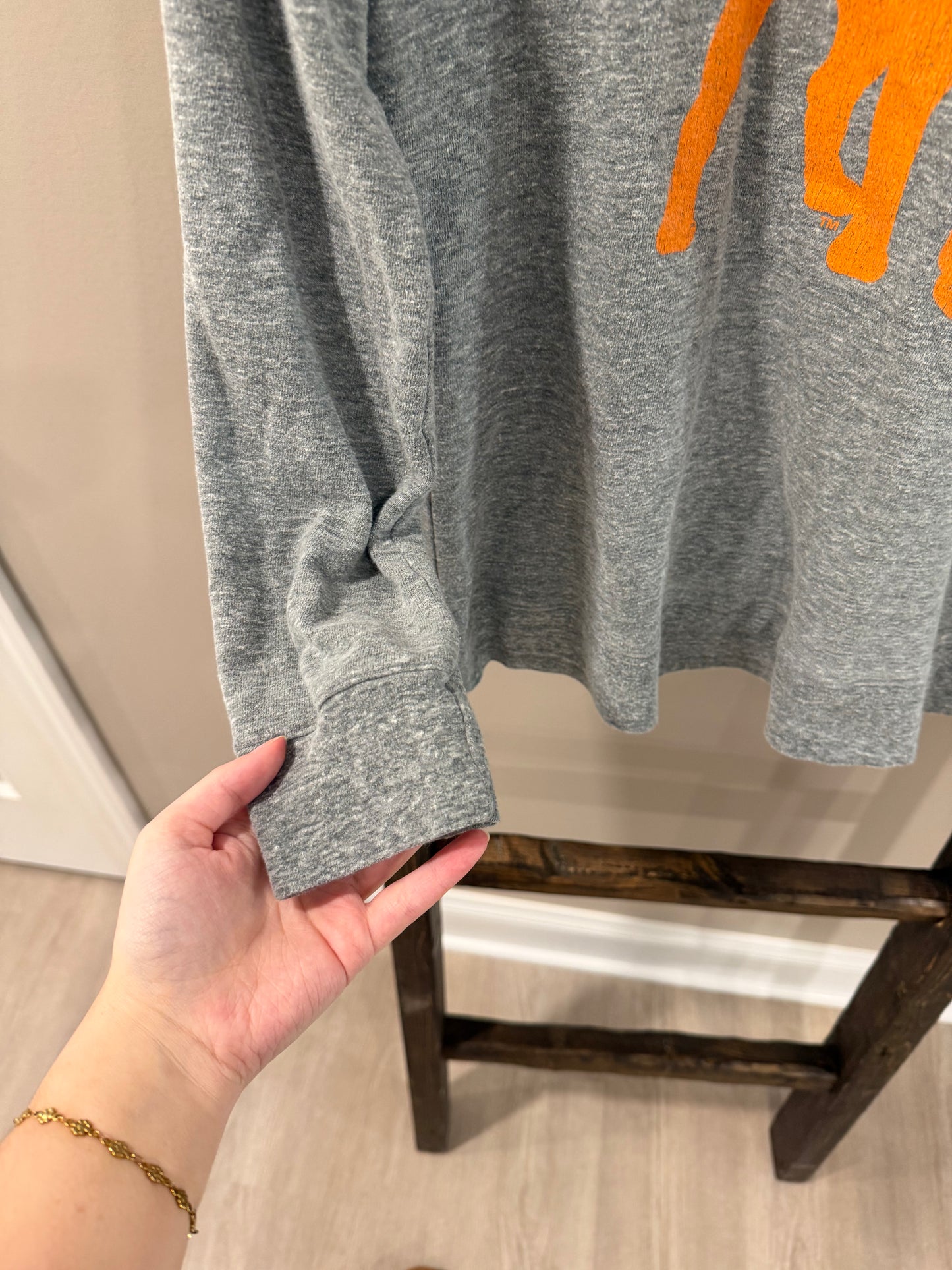 Size Medium Retro Brand Gray Long Sleeve Orange TN Smokey Silhouette Top
