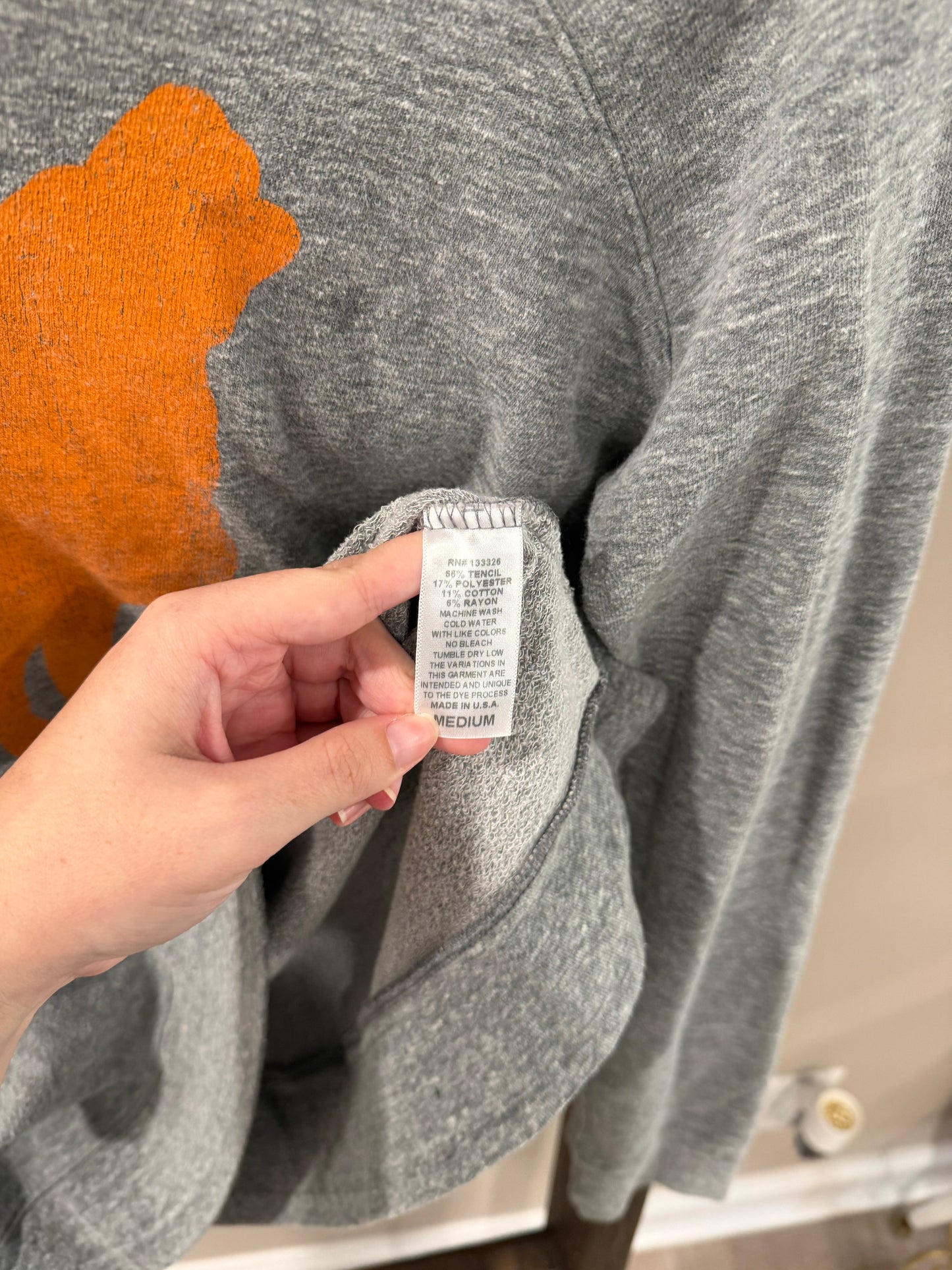Size Medium Retro Brand Gray Long Sleeve Orange TN Smokey Silhouette Top