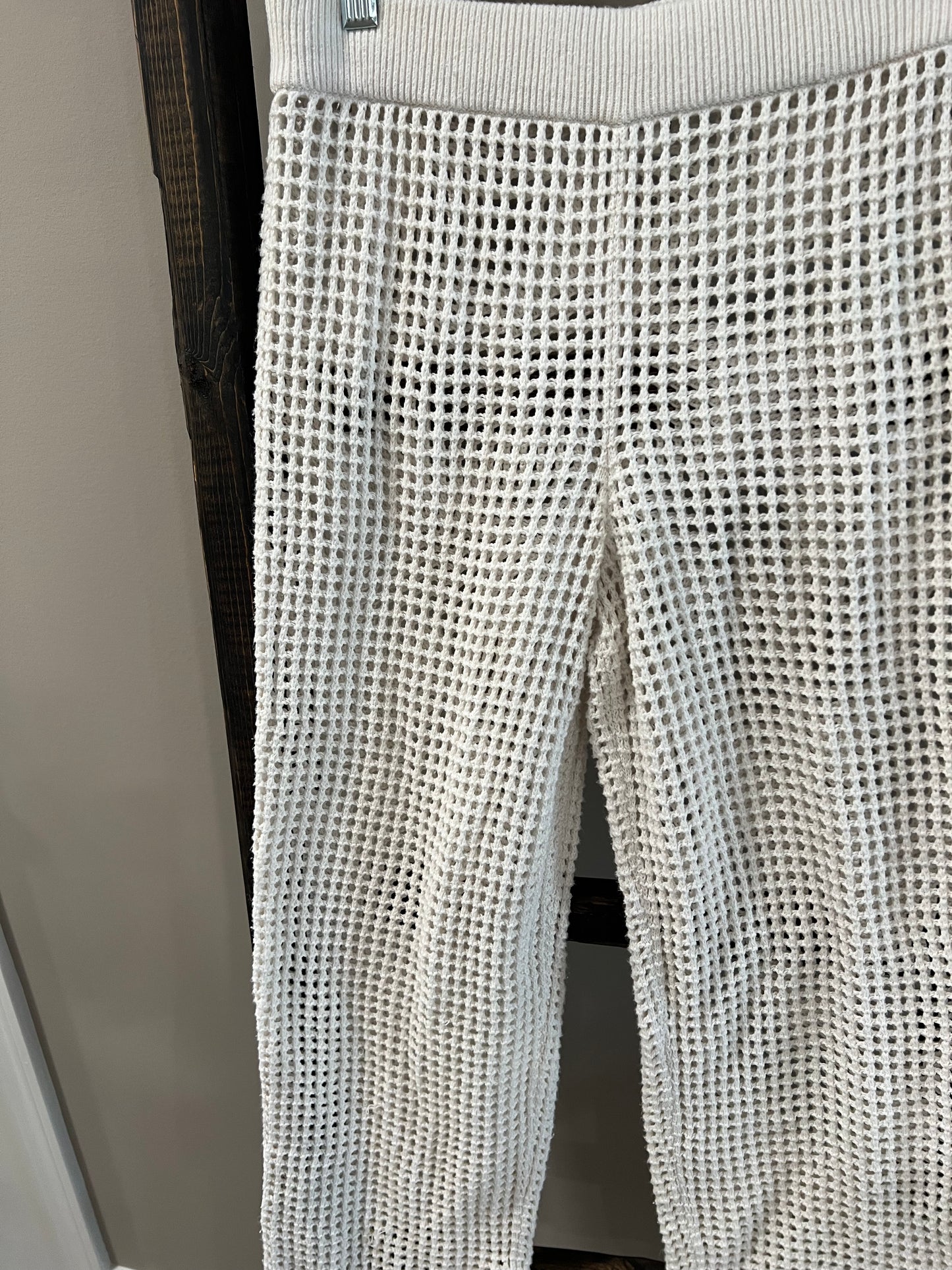 Size Medium Abercrombie & Fitch White Knit Coverup Pants