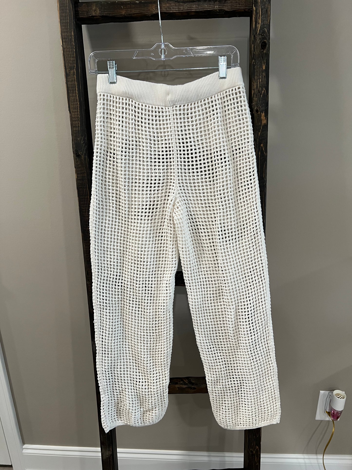 Size Medium Abercrombie & Fitch White Knit Coverup Pants